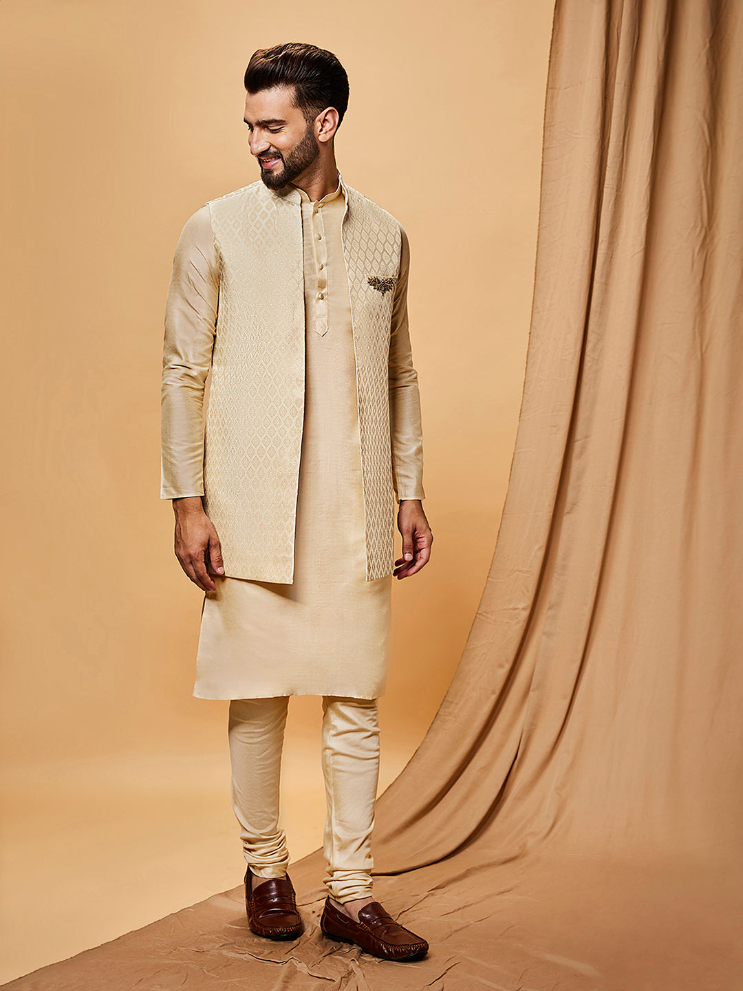 Kisah Men Off-White Kurta Jacket Churidar Set 
