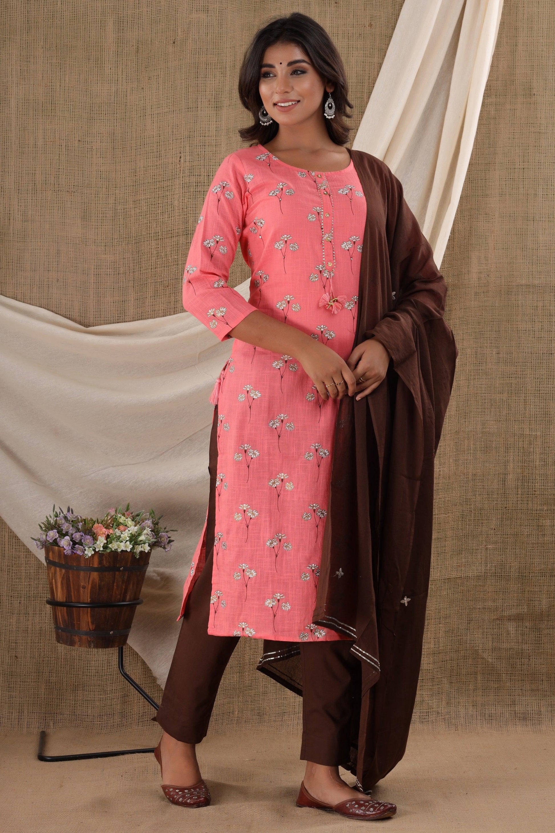 Kaajh Pink Floral Print Beautiful Suit Set For Women