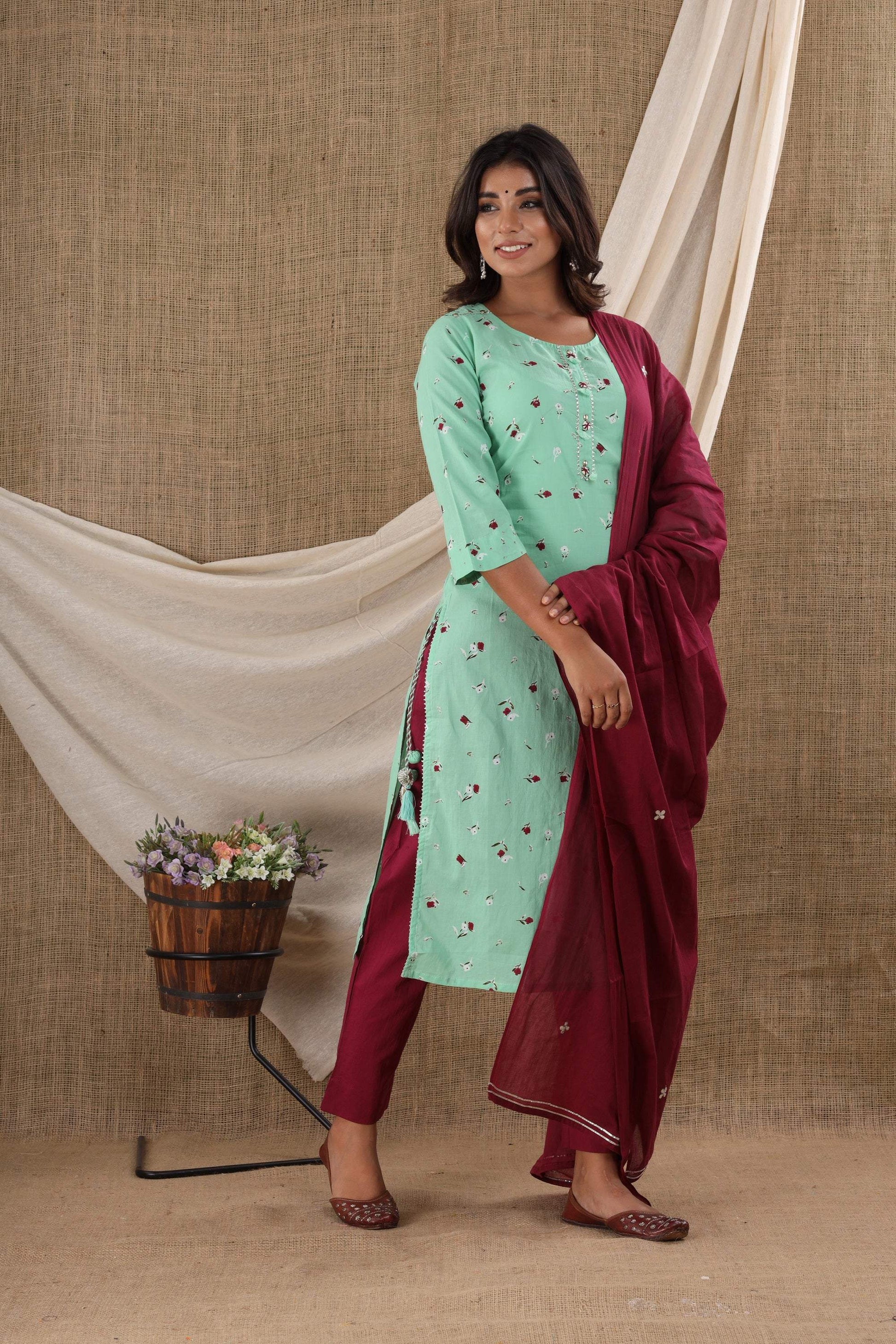 Kaajh Women's Green Floral Print Suit Set