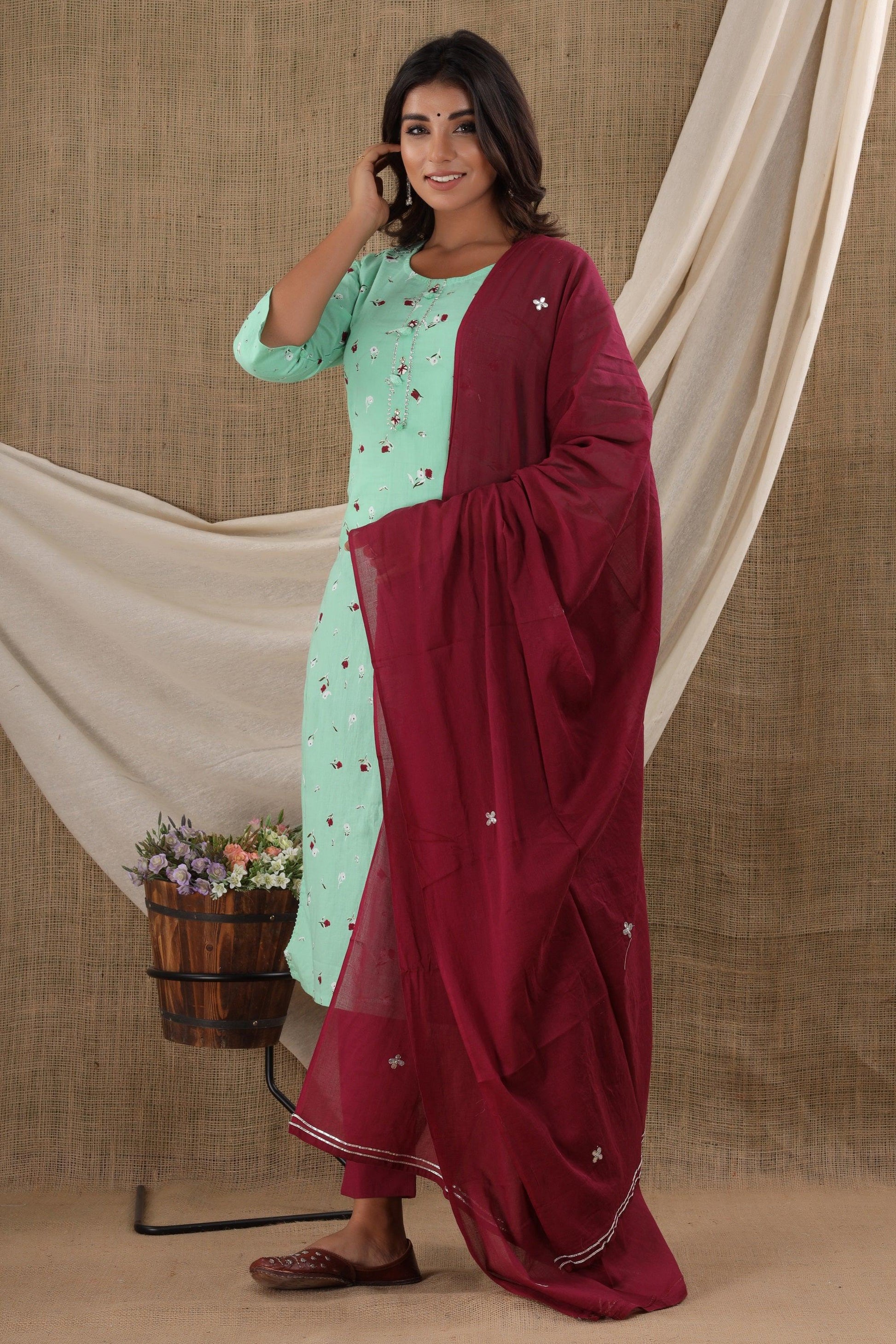 Kaajh Women's Green Floral Print Suit Set