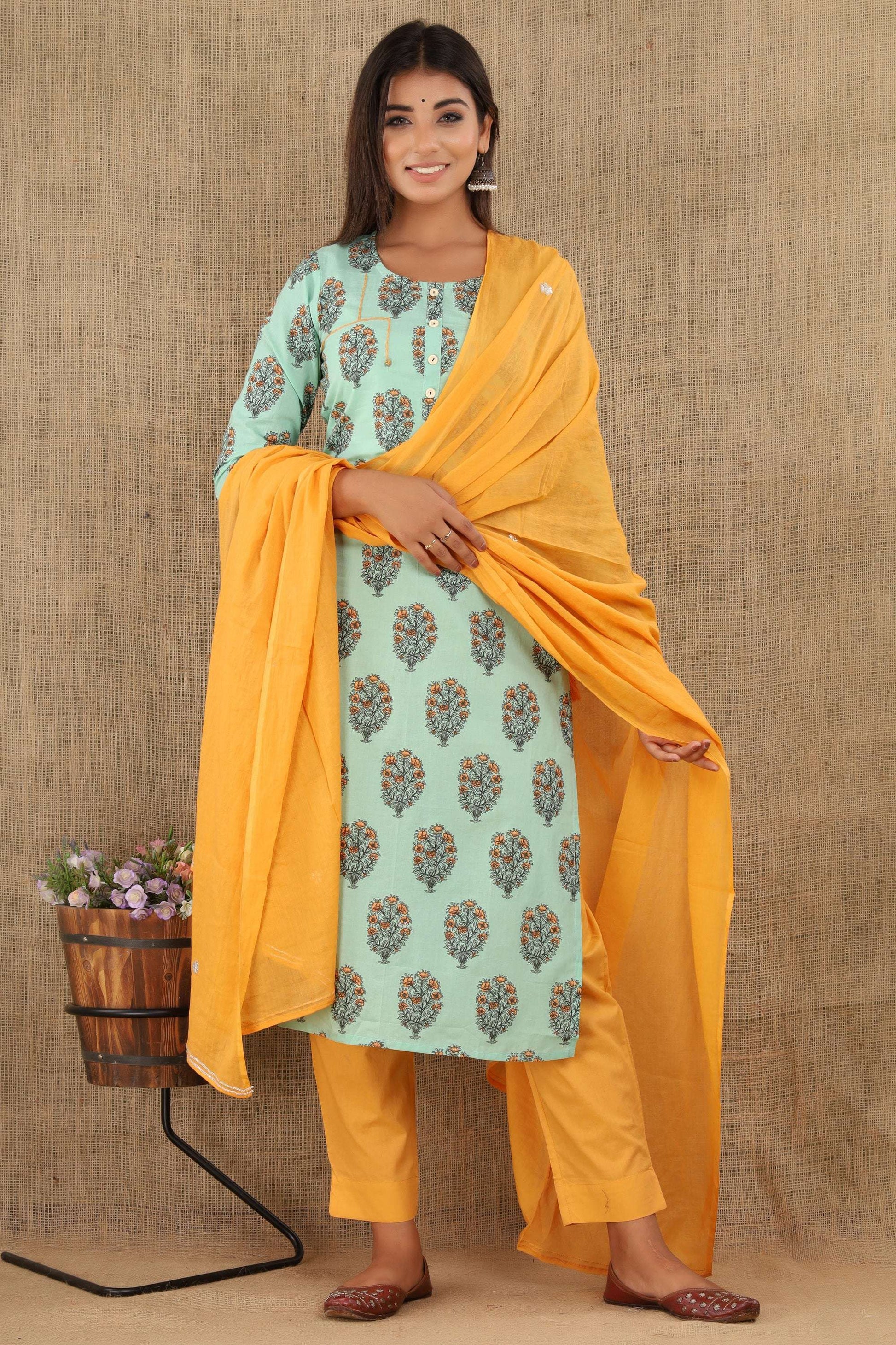 Kaajh Women's Green Booti Print Suit Set