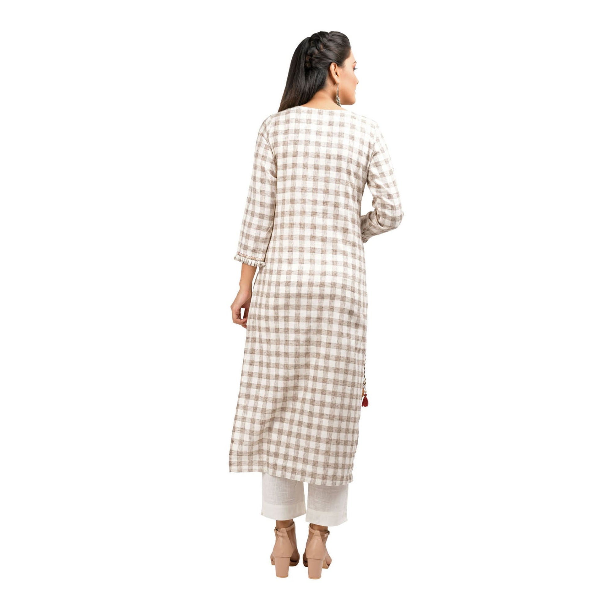 Kaajh Women's Off White Thread Embroidery Kurta