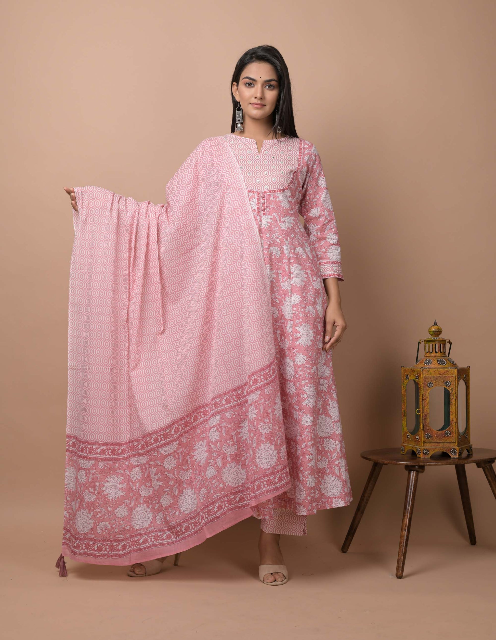 Kaajh Women's Pink Floral Print Suit Set