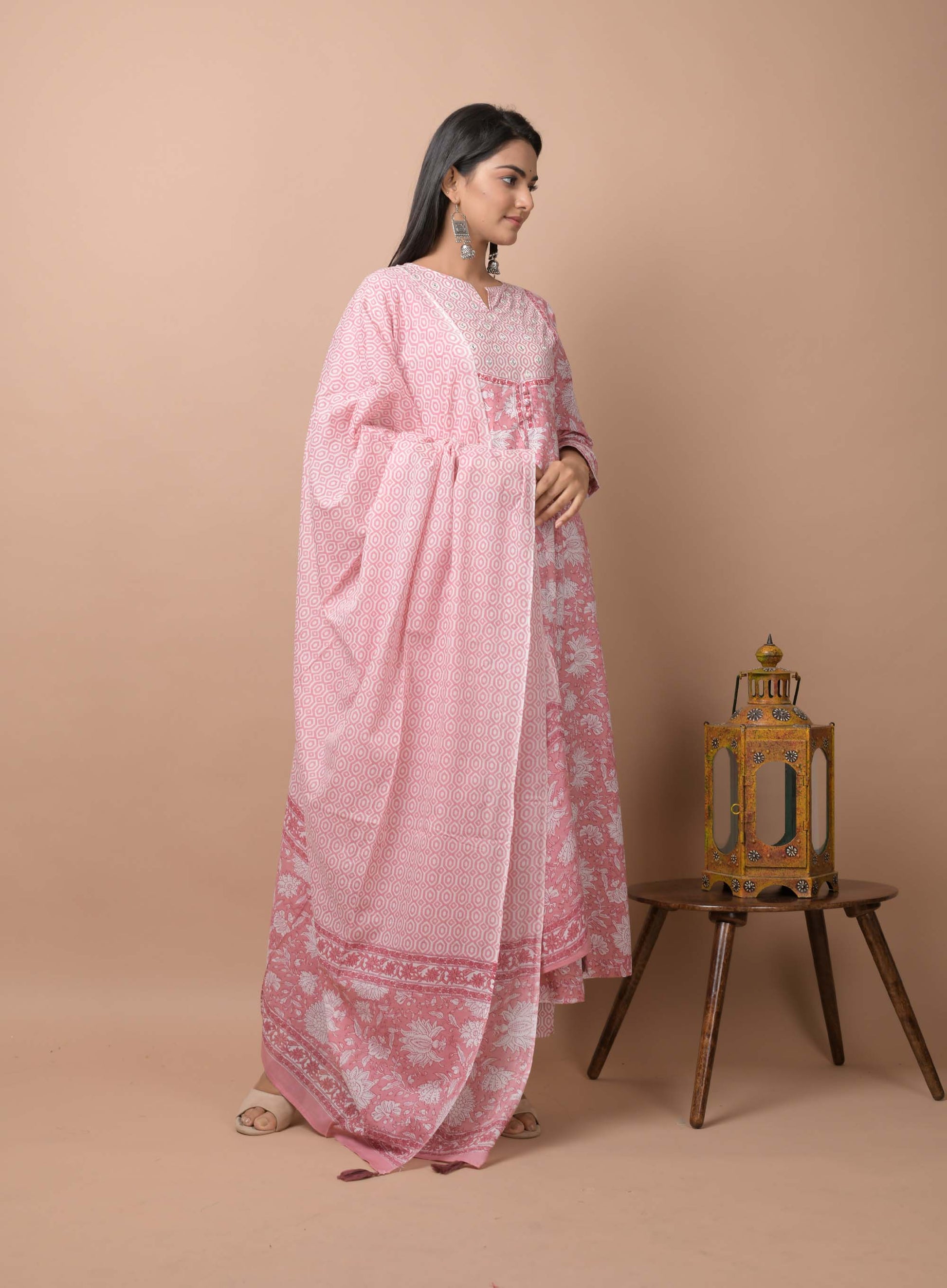 Kaajh Women's Pink Floral Print Suit Set