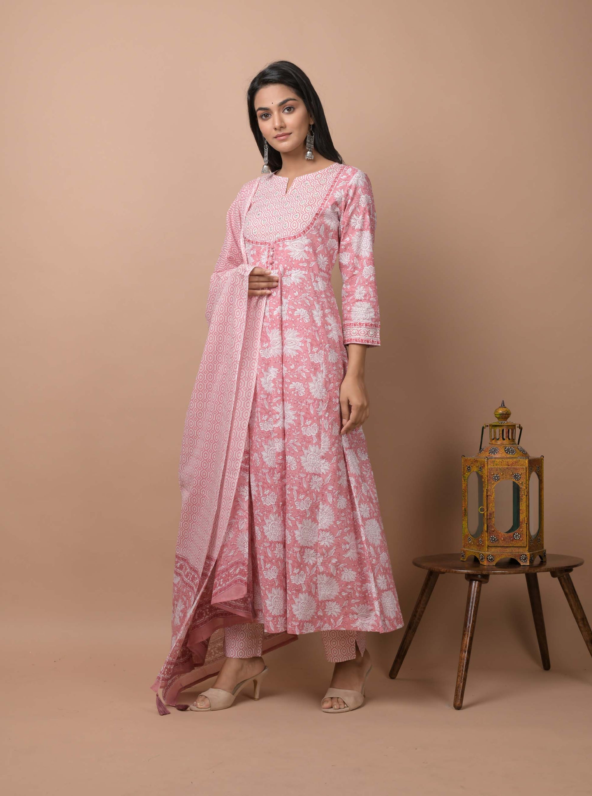 Kaajh Women's Pink Floral Print Suit Set