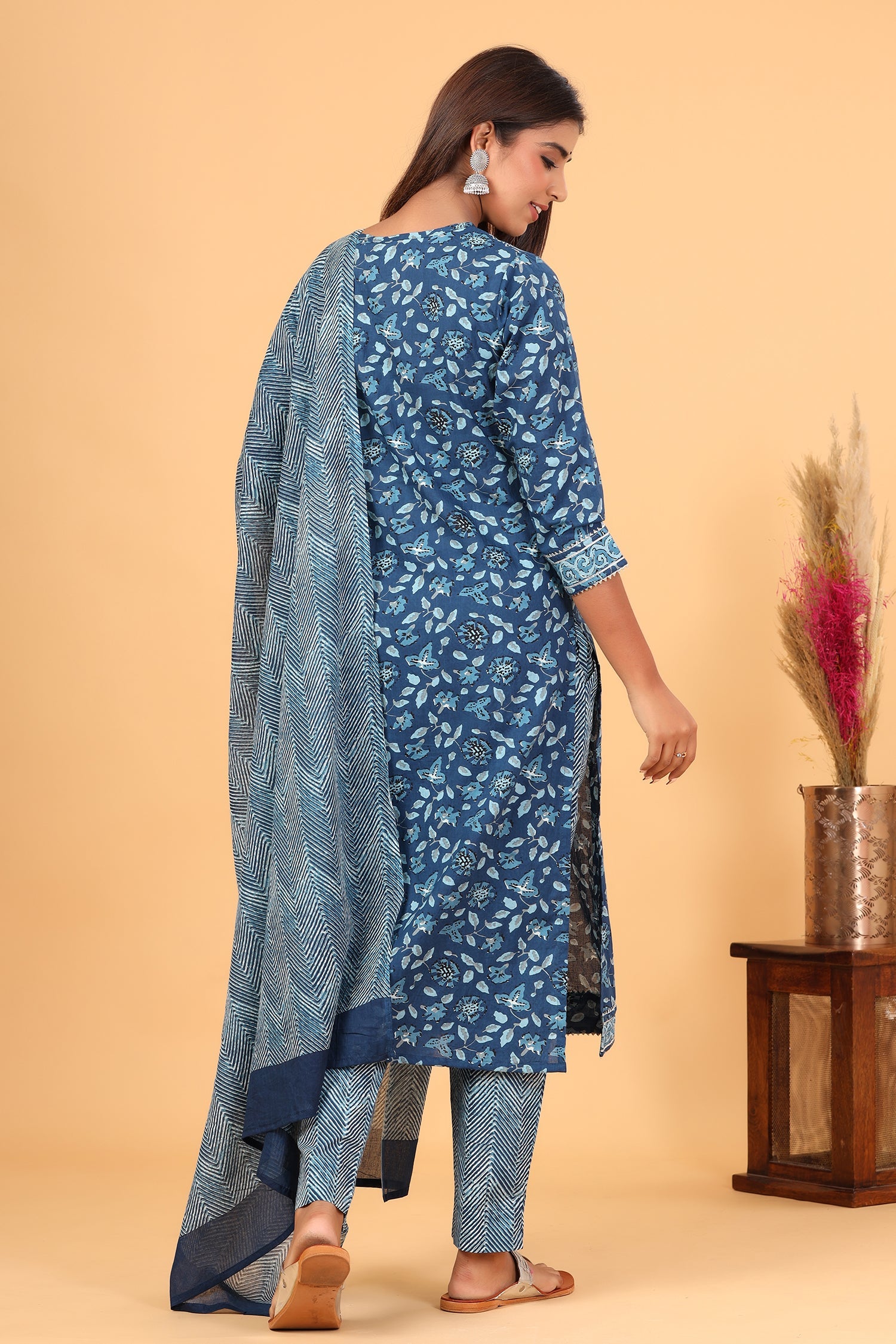 Kaajh Women's Blue Floral Print Suit Set