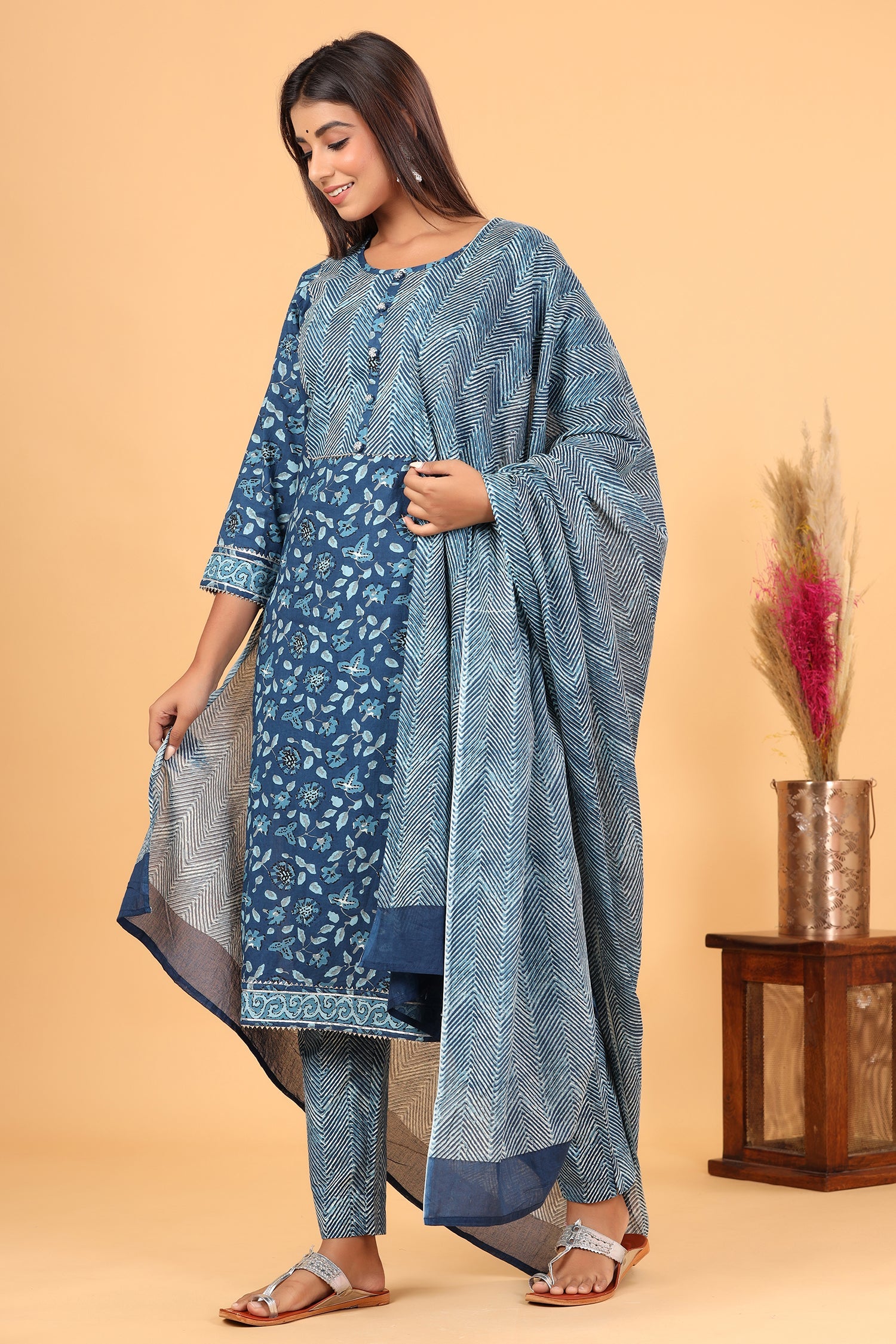Kaajh Women's Blue Floral Print Suit Set