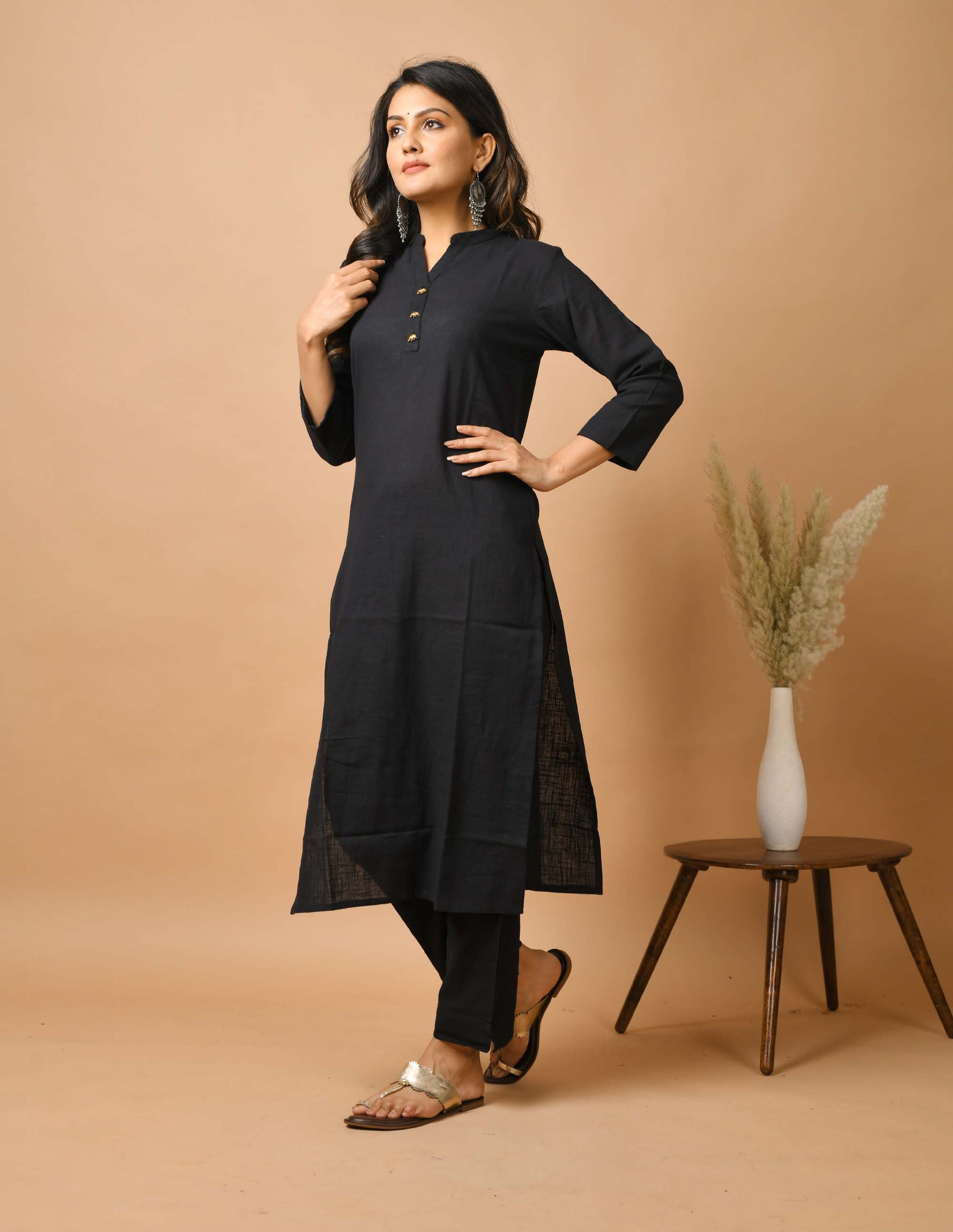 Kaajh Women's Black Solid Metal Embellishment Kurta