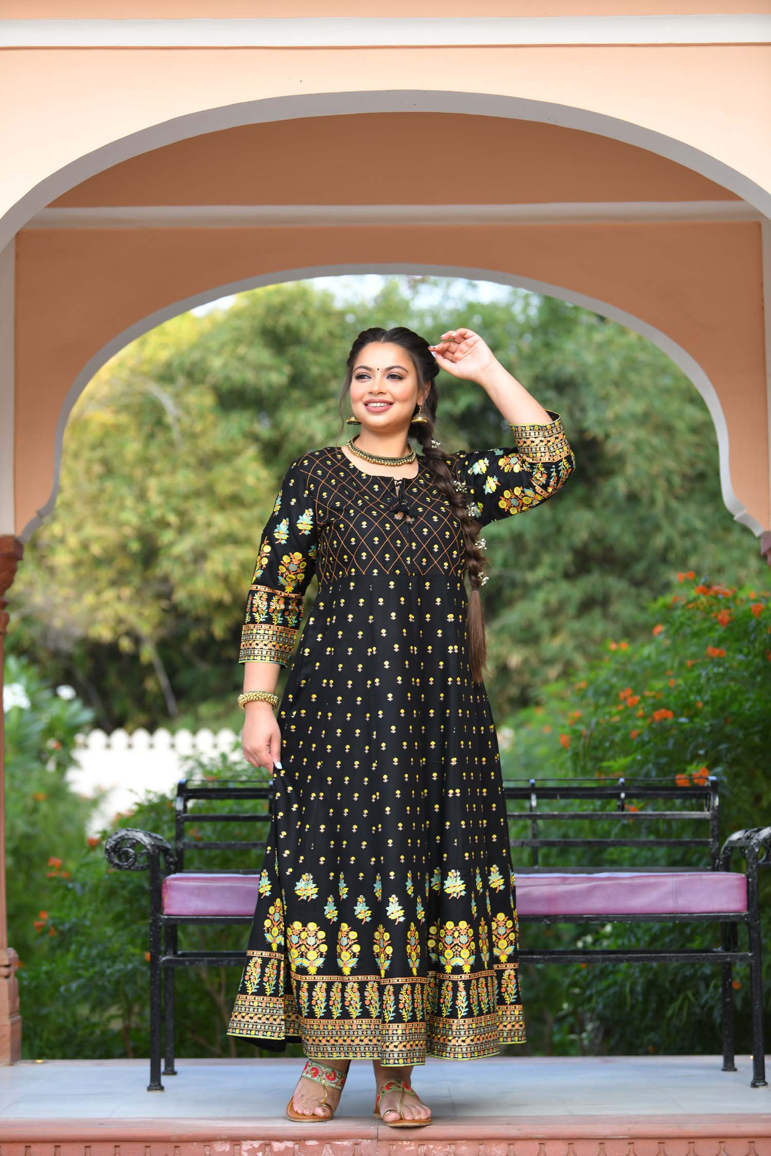 Kaajh Women's Black Gold Printed Ethnic Kurta