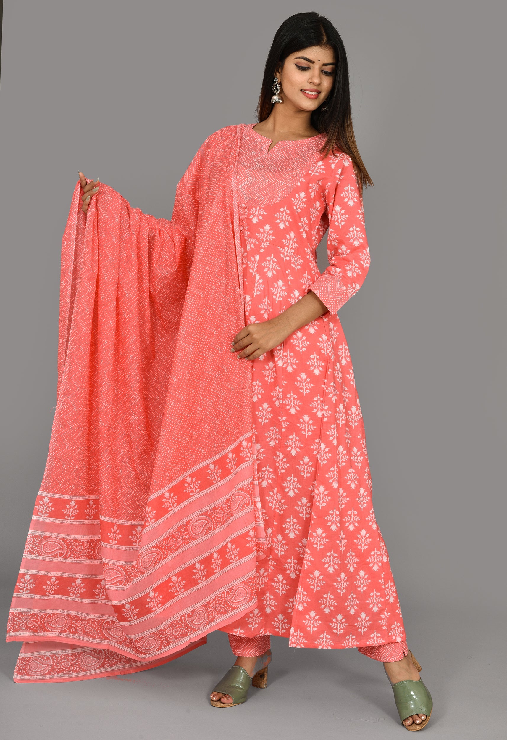 Kaajh Pink Suit Set In Floral Print For Women