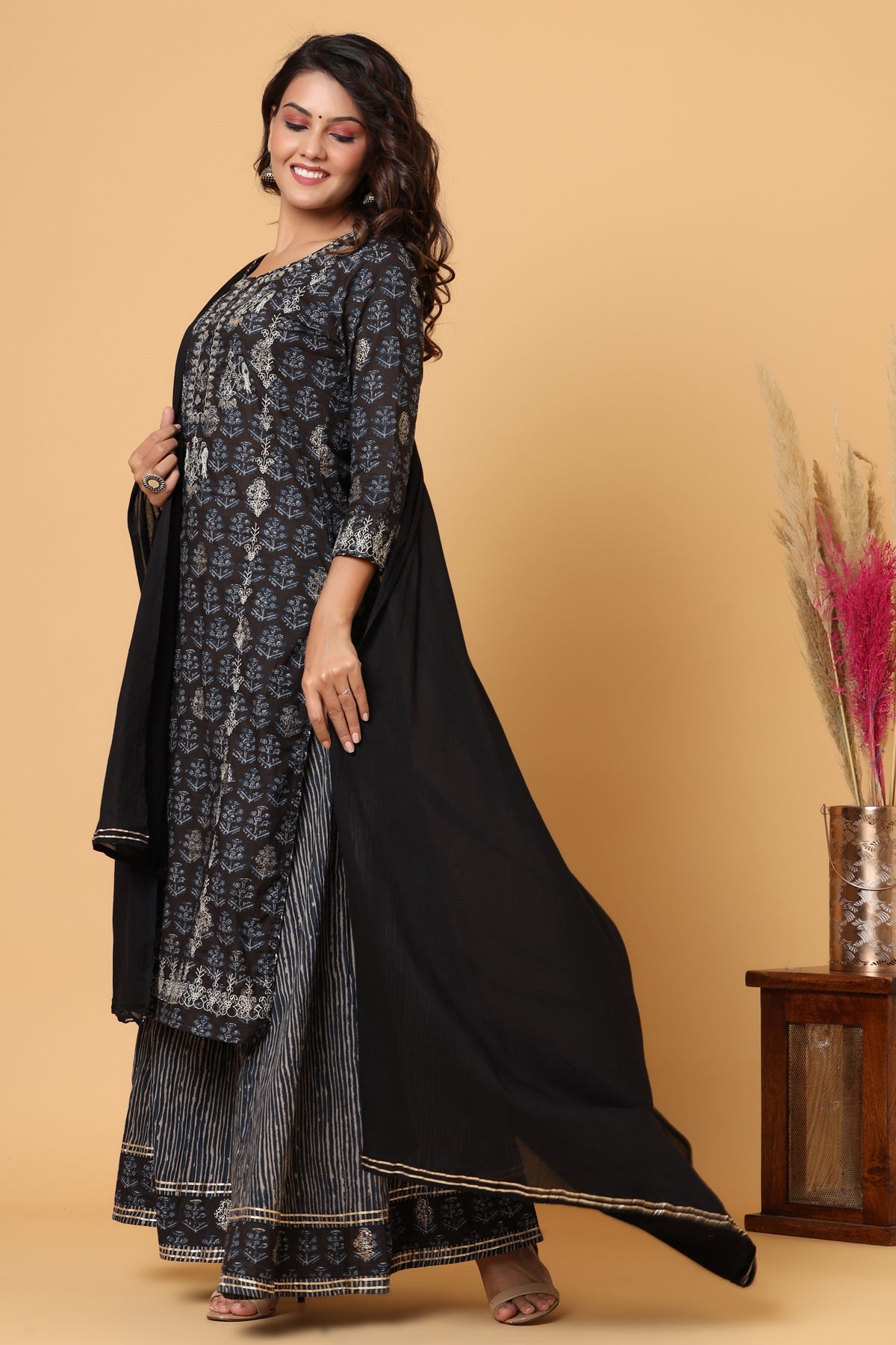 Kaajh Women's Black Zari Embroidery Printed Suit Set