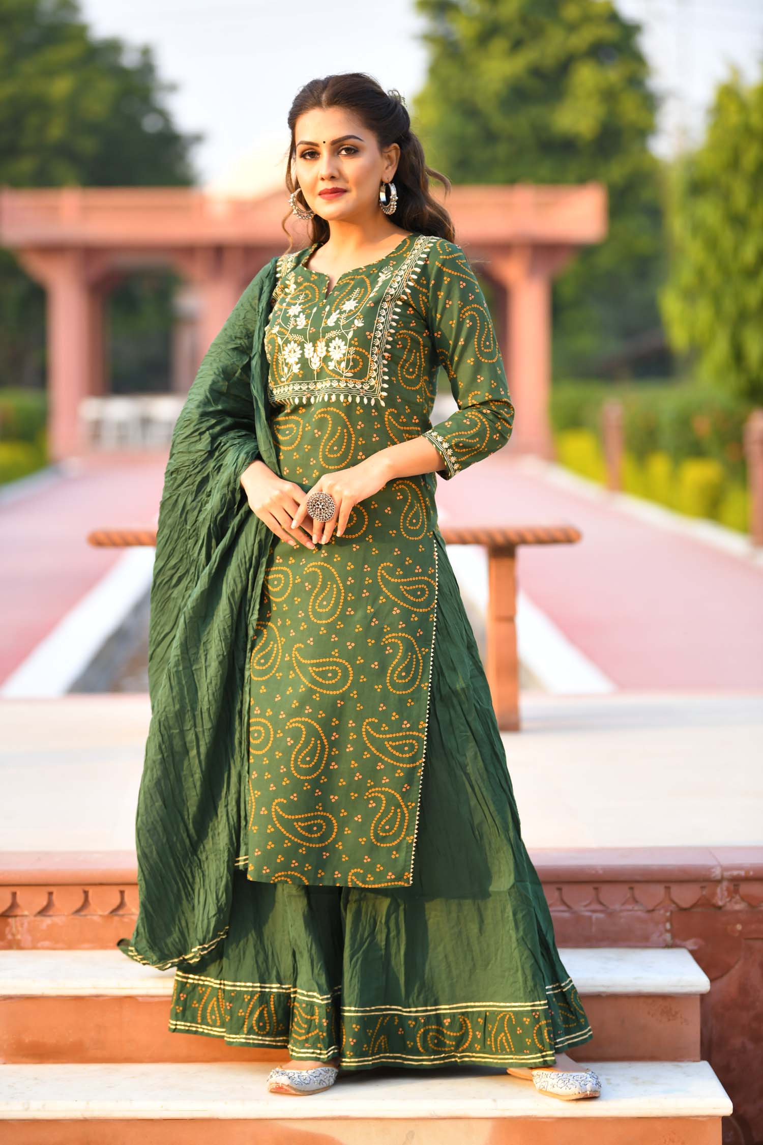 Kaajh Women's Green Bandhej Print Suit Set