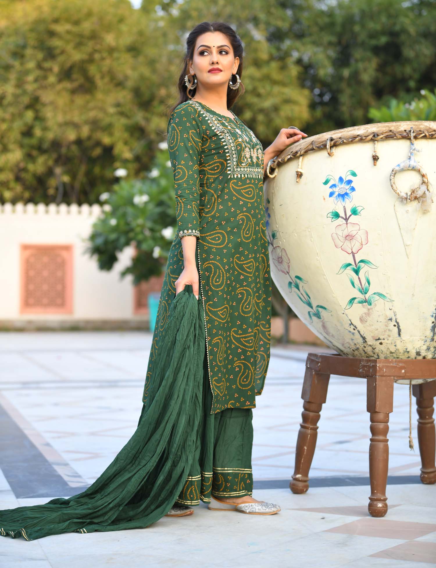 Kaajh Women's Green Bandhej Print Suit Set