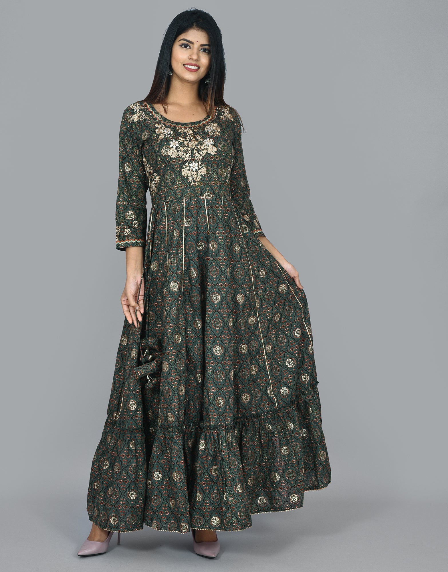 Kaajh Women's Green Zari Embroidery Anarkali Kurta