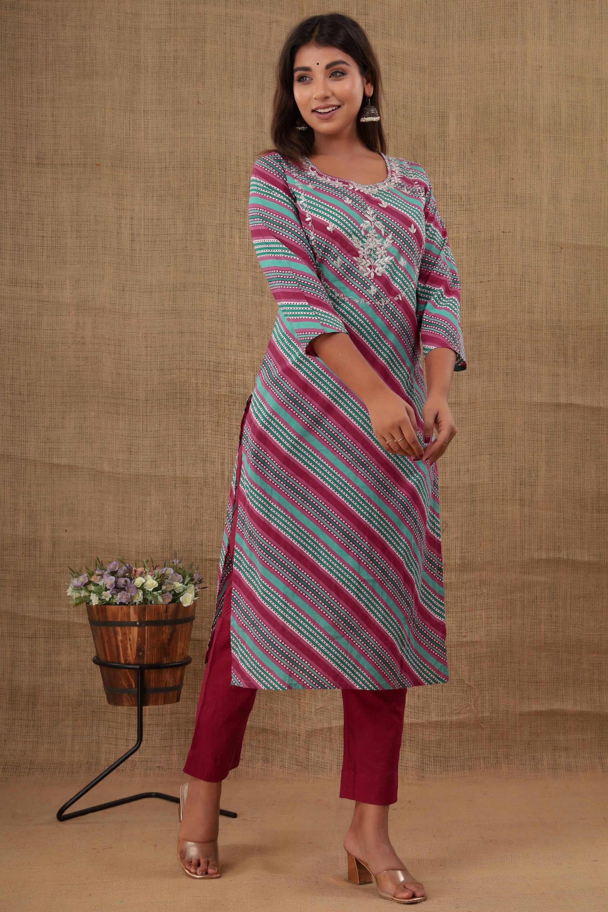 Kaajh Women's Maroon Lahariya Cotton Kurta Pant Set