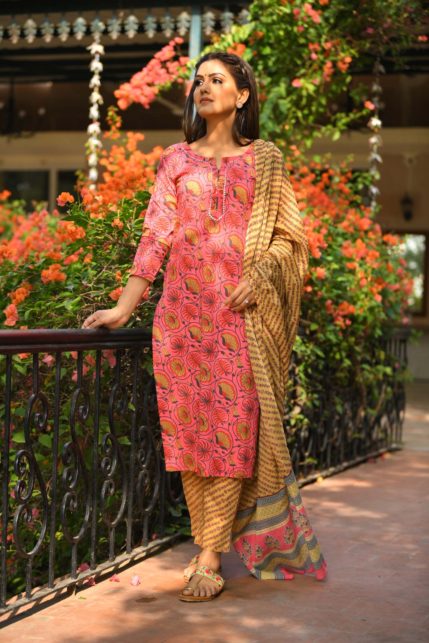 Kaajh Pink Floral Print Suit Set For Women
