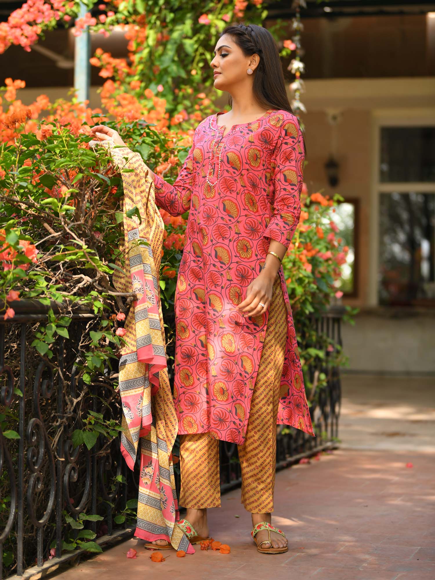 Kaajh Pink Floral Print Suit Set For Women