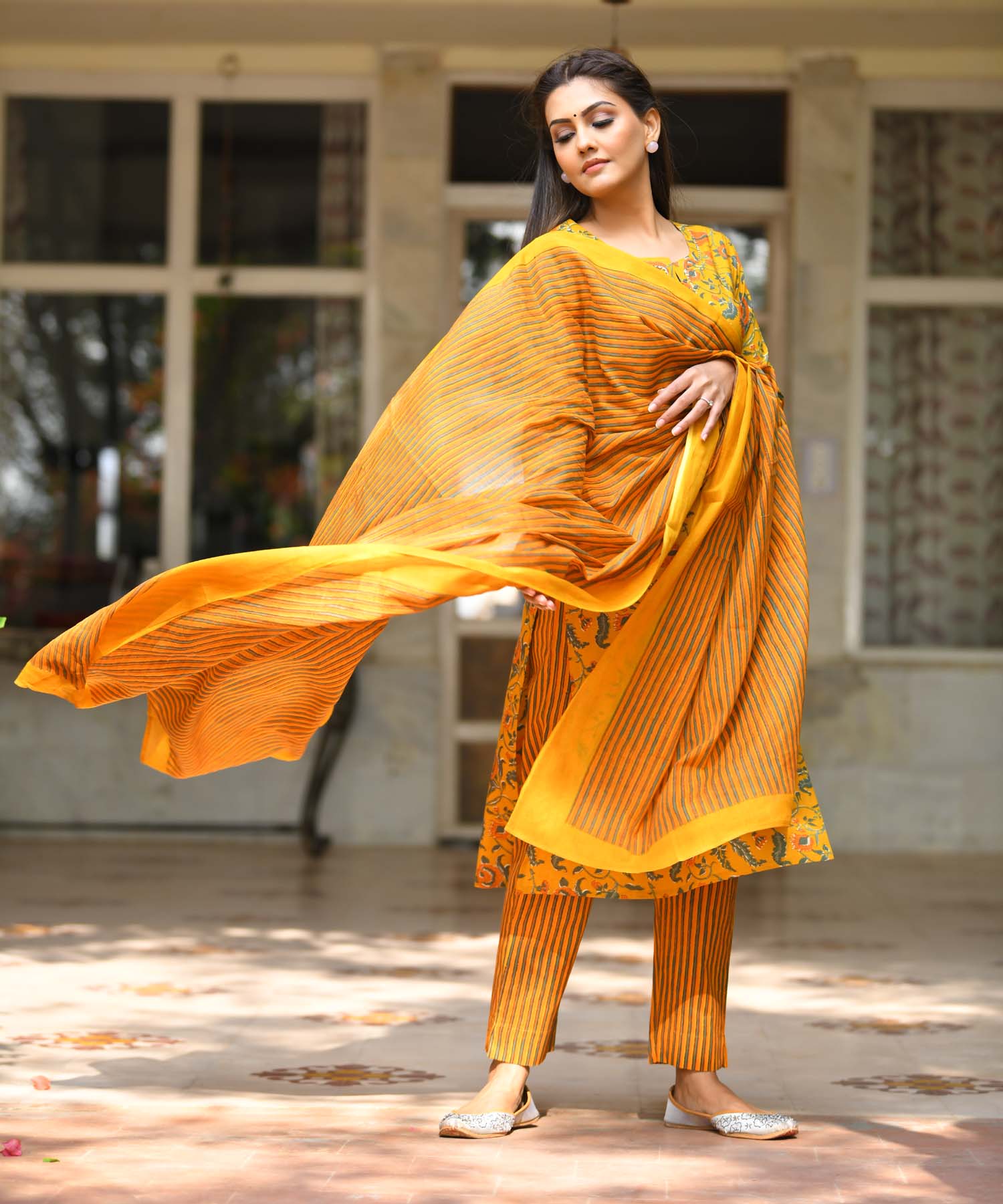 Kaajh Women's Yellow Floral Print Suit Set
