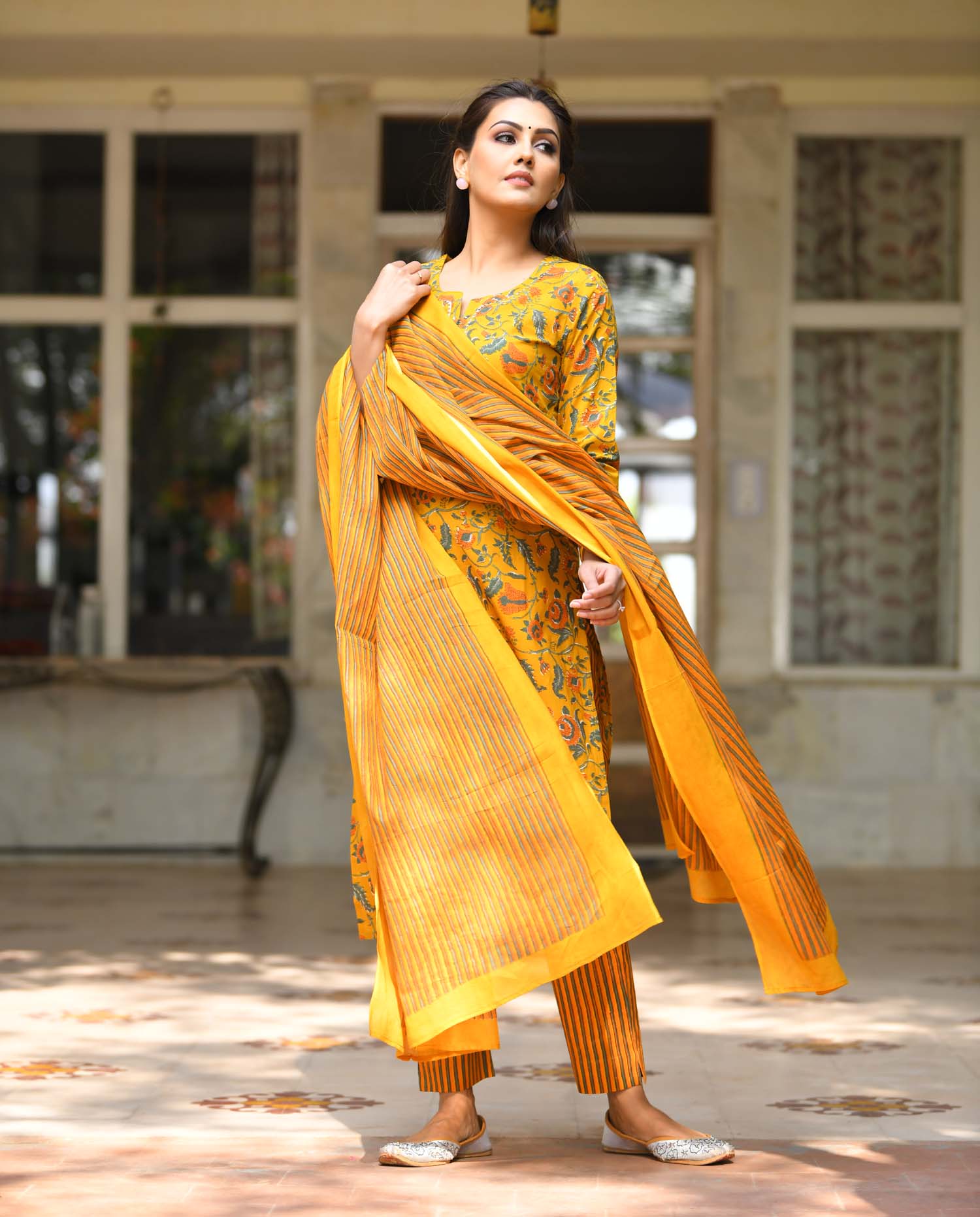 Kaajh Women's Yellow Floral Print Suit Set
