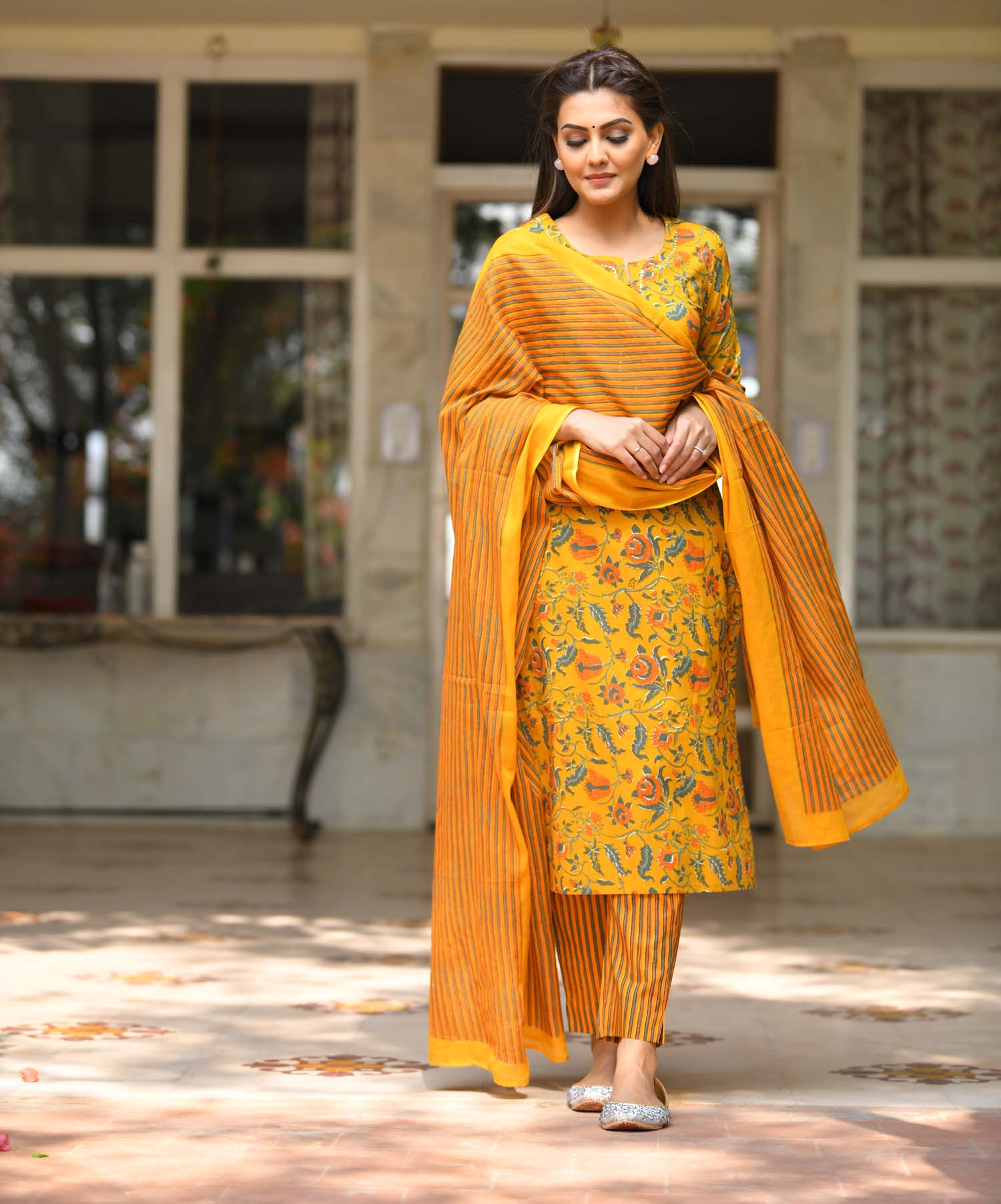 Kaajh Women's Yellow Floral Print Suit Set