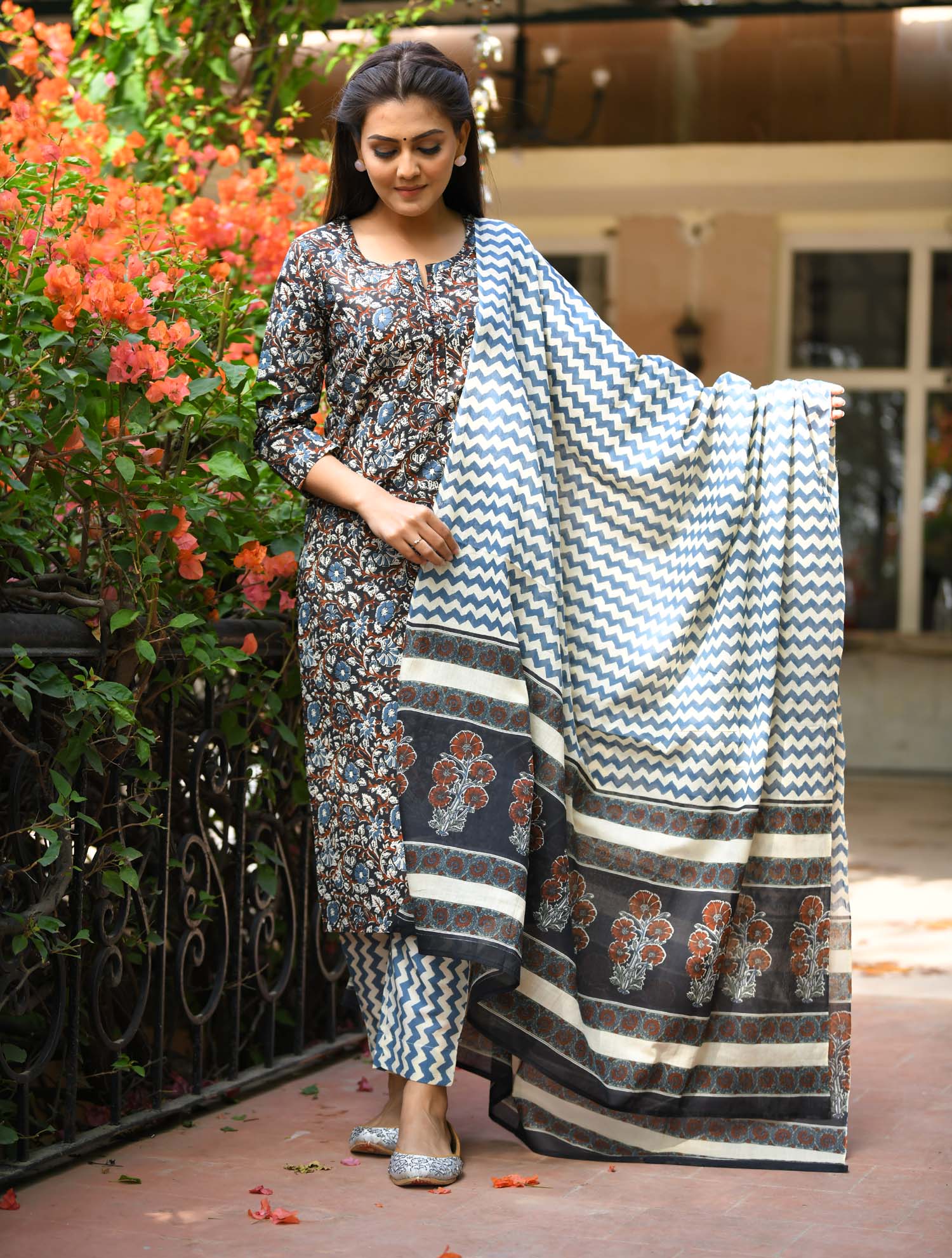 Kaajh Women's Black Floral Print Suit Set