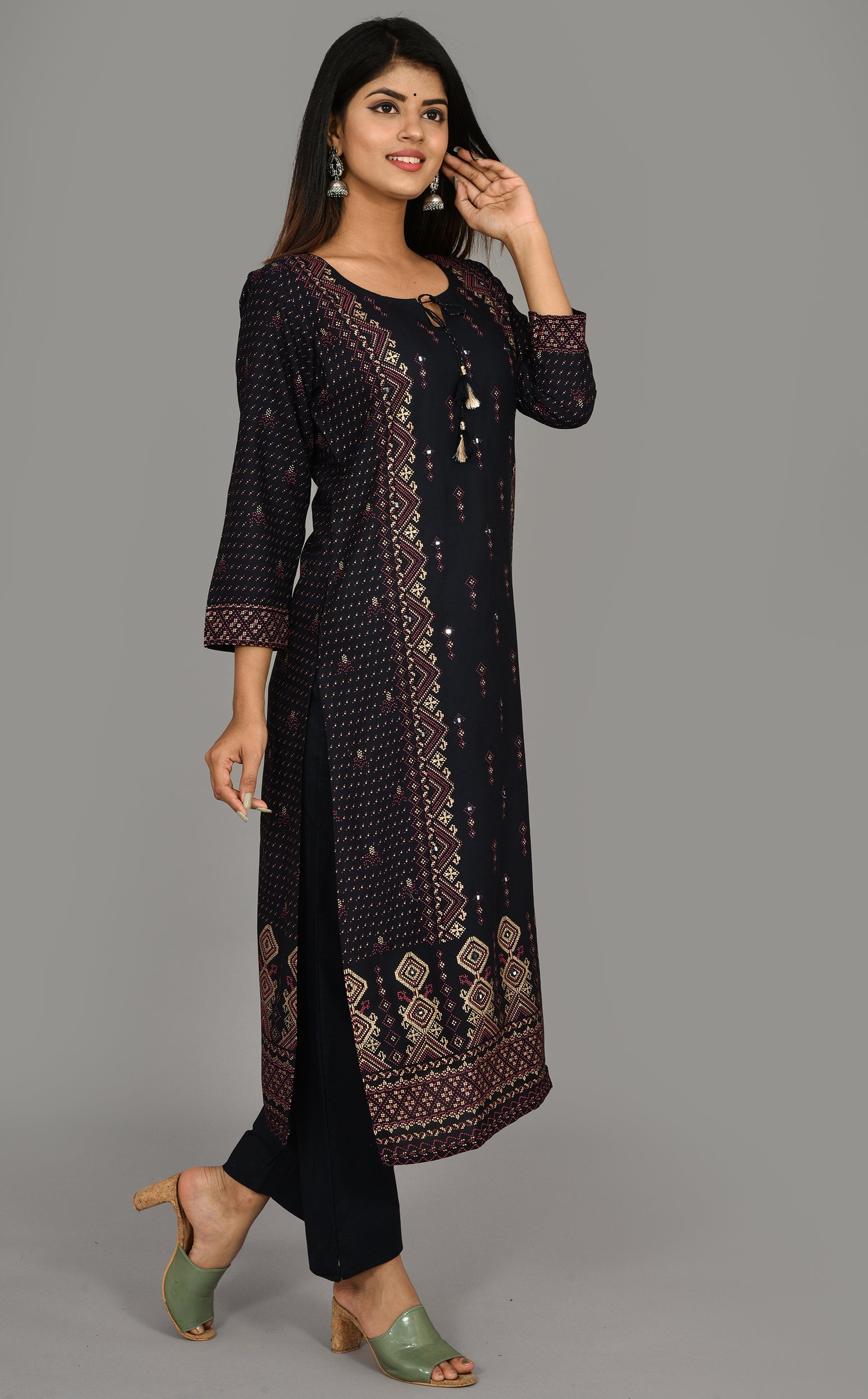 Kaajh Women's Blue Gold Printed Kurta Pant Set