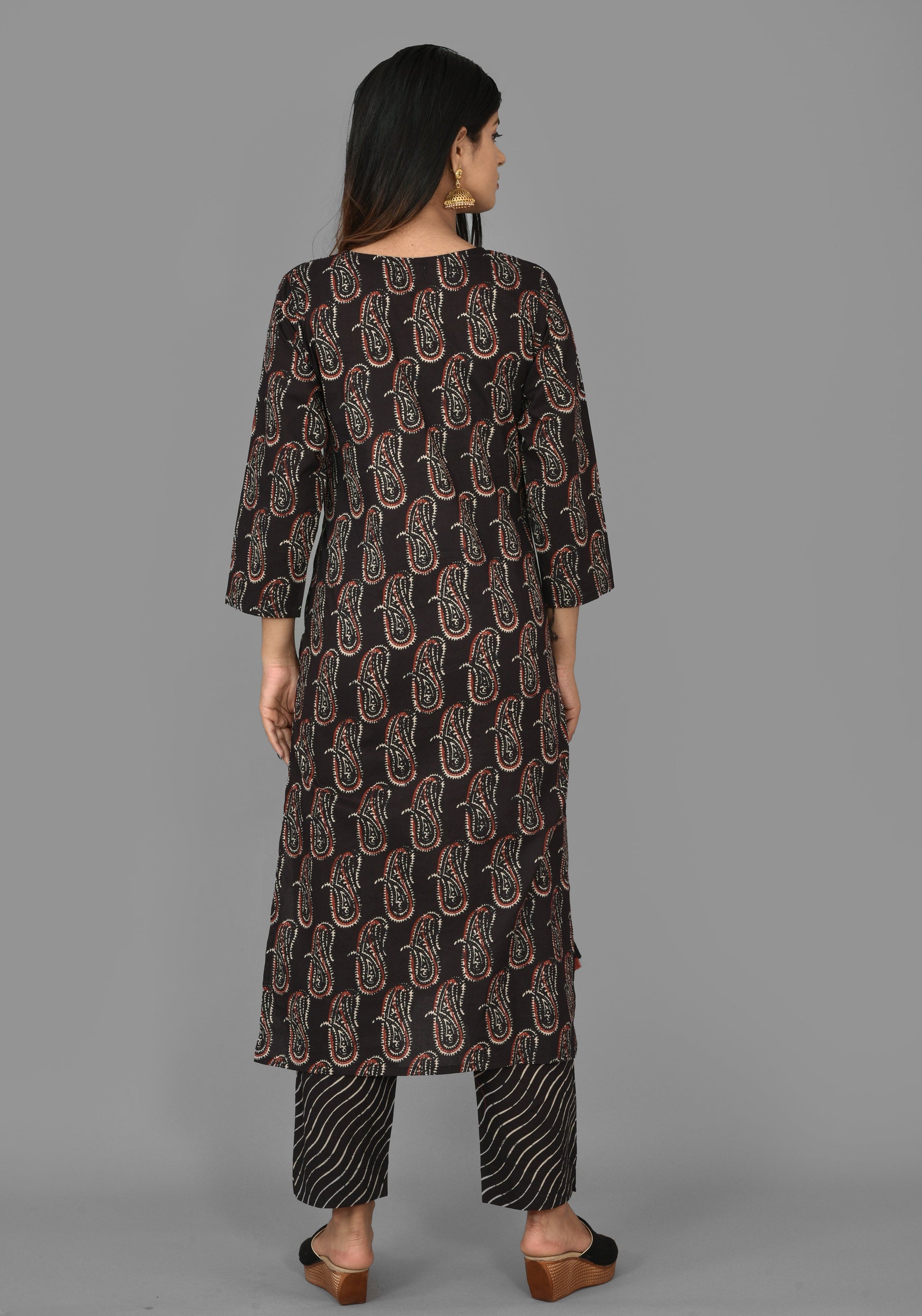 Kaajh Women's Black Paisley Print Cotton Suit Set