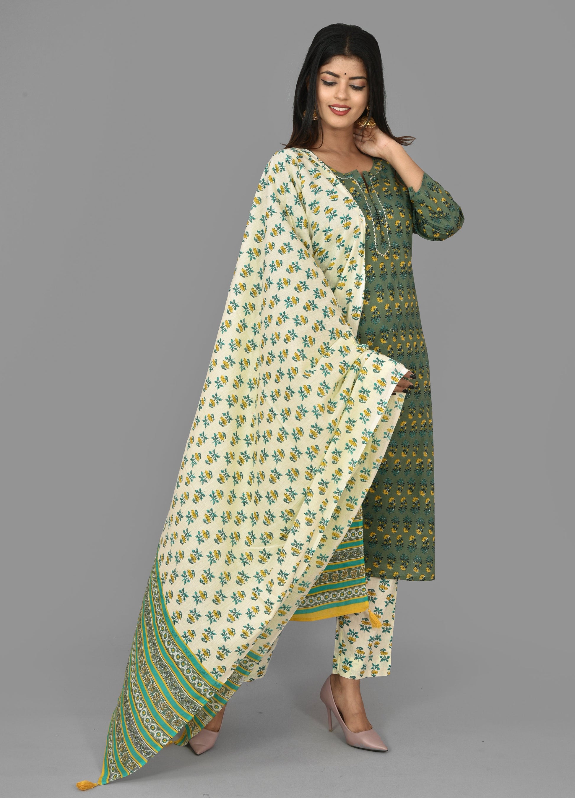 Kaajh Green Floral Print Cotton Suit Set For Women