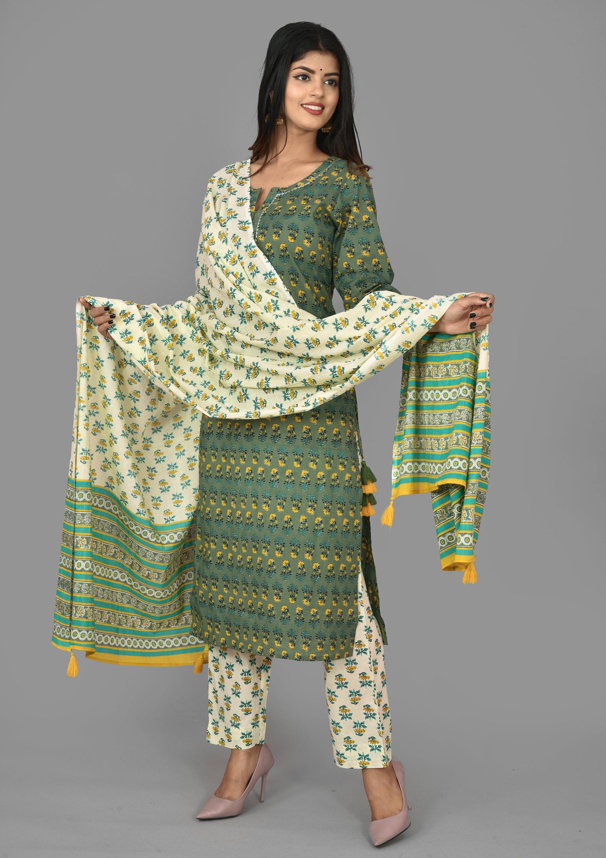 Kaajh Green Floral Print Cotton Suit Set For Women
