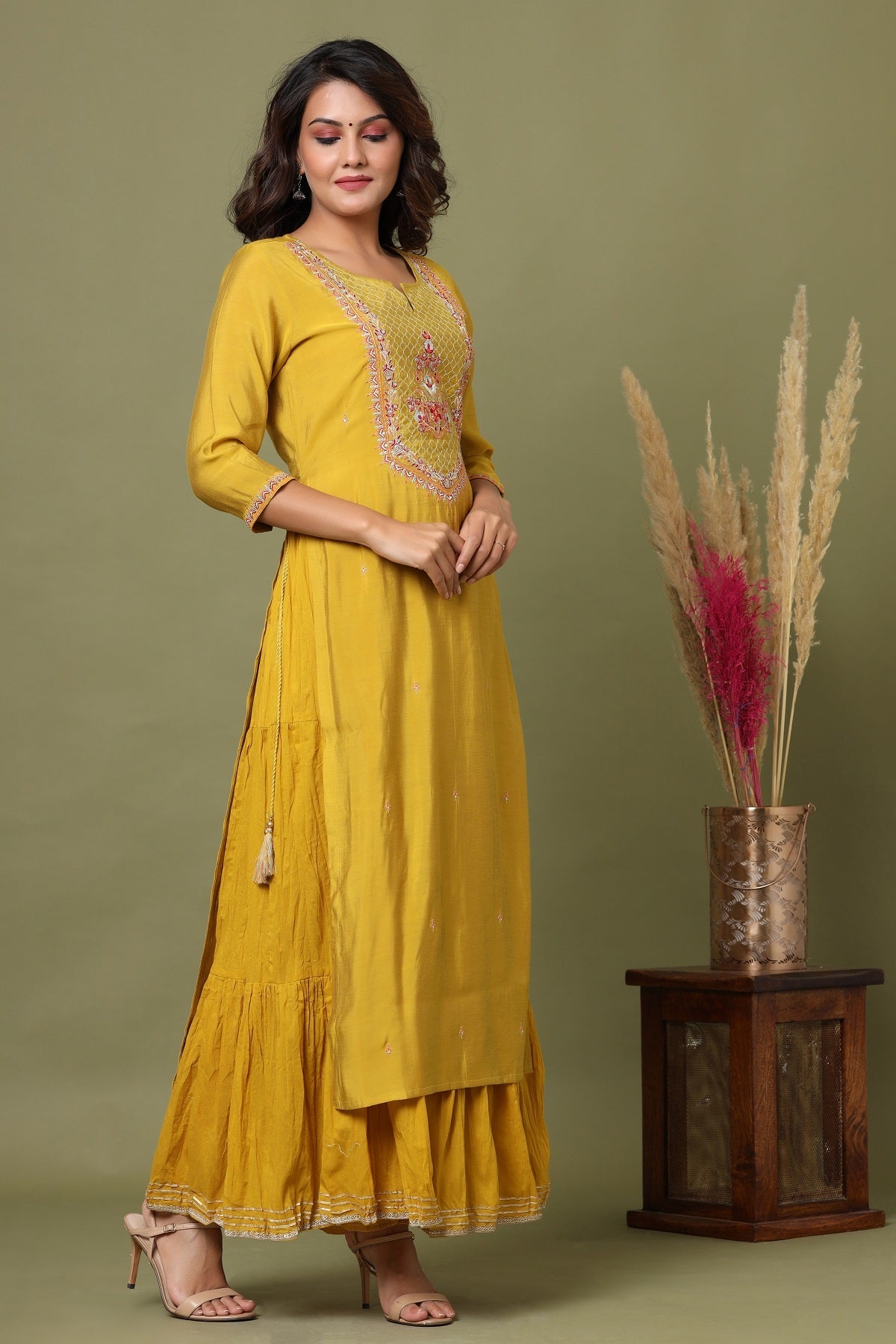 Kaajh Women's Yellow Embroidery Chanderi Ethnic Kurta