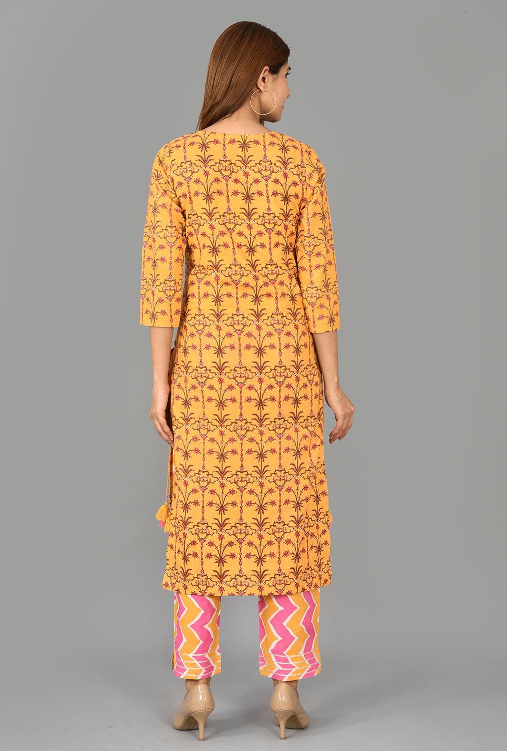 Kaajh Yellow Floral Print Suit Set For Women