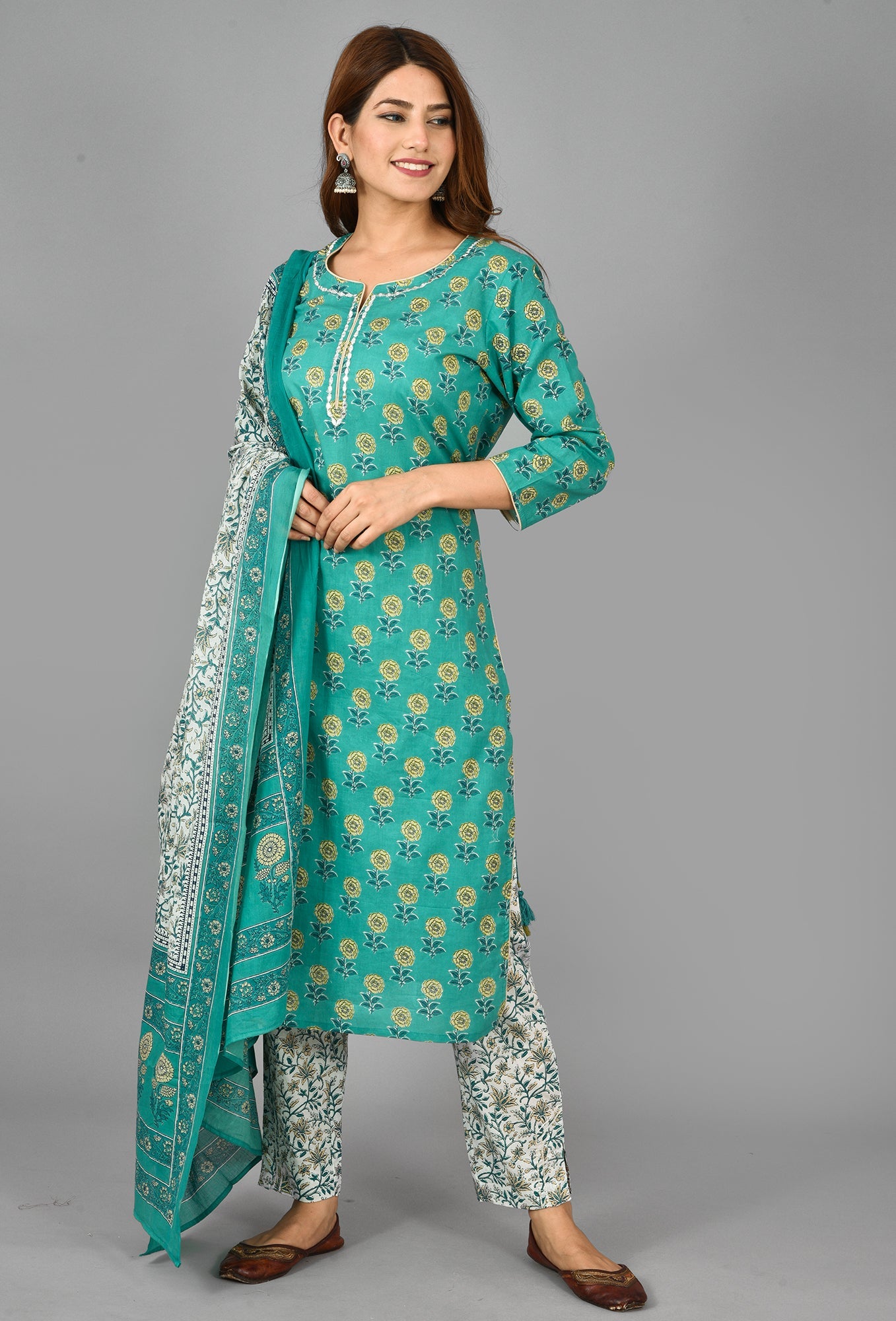 Kaajh Women's Green Floral Print Cotton Suit Set
