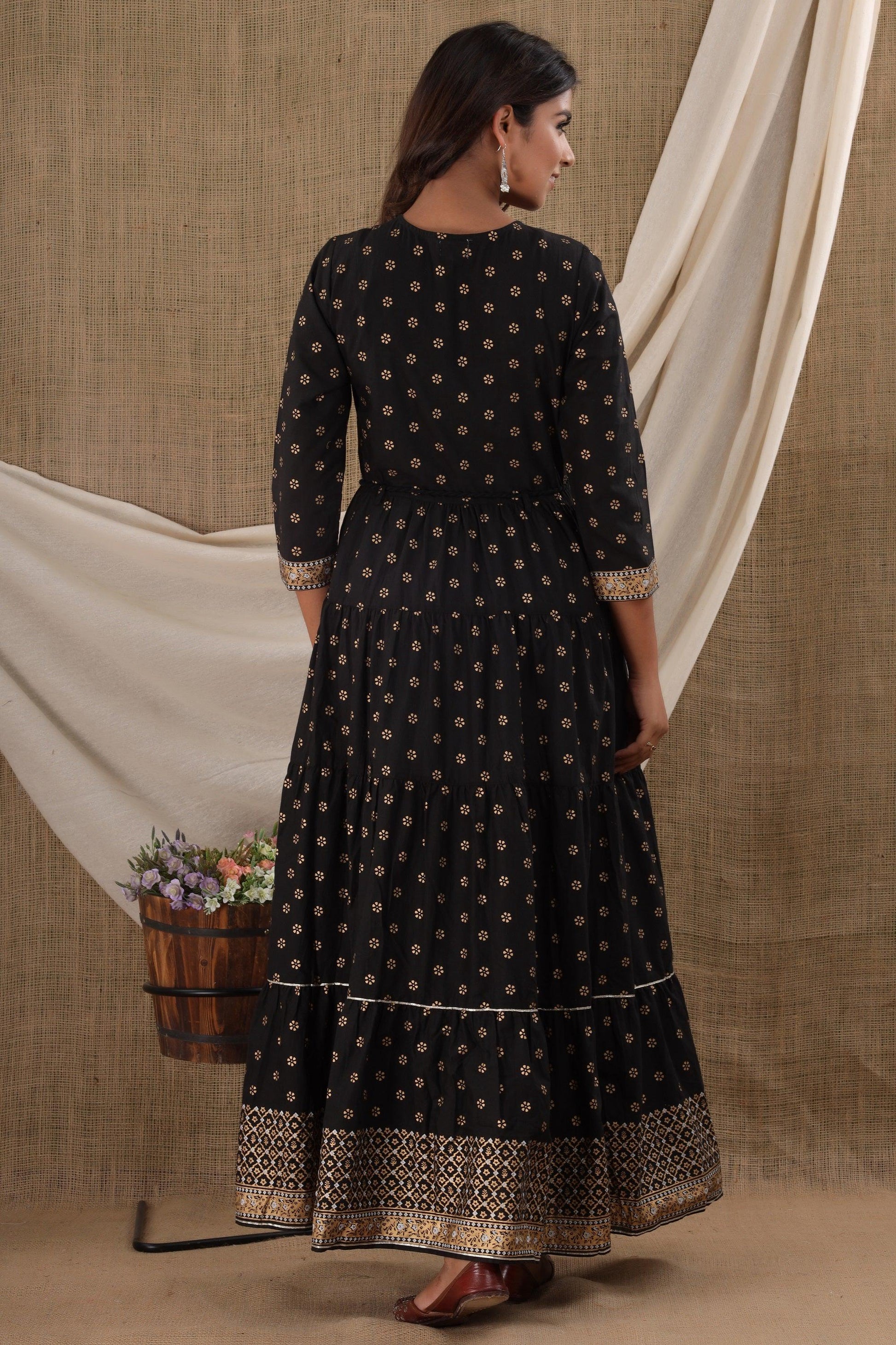 Kaajh Women's Black Mirror Embroidery Ethnic Kurta