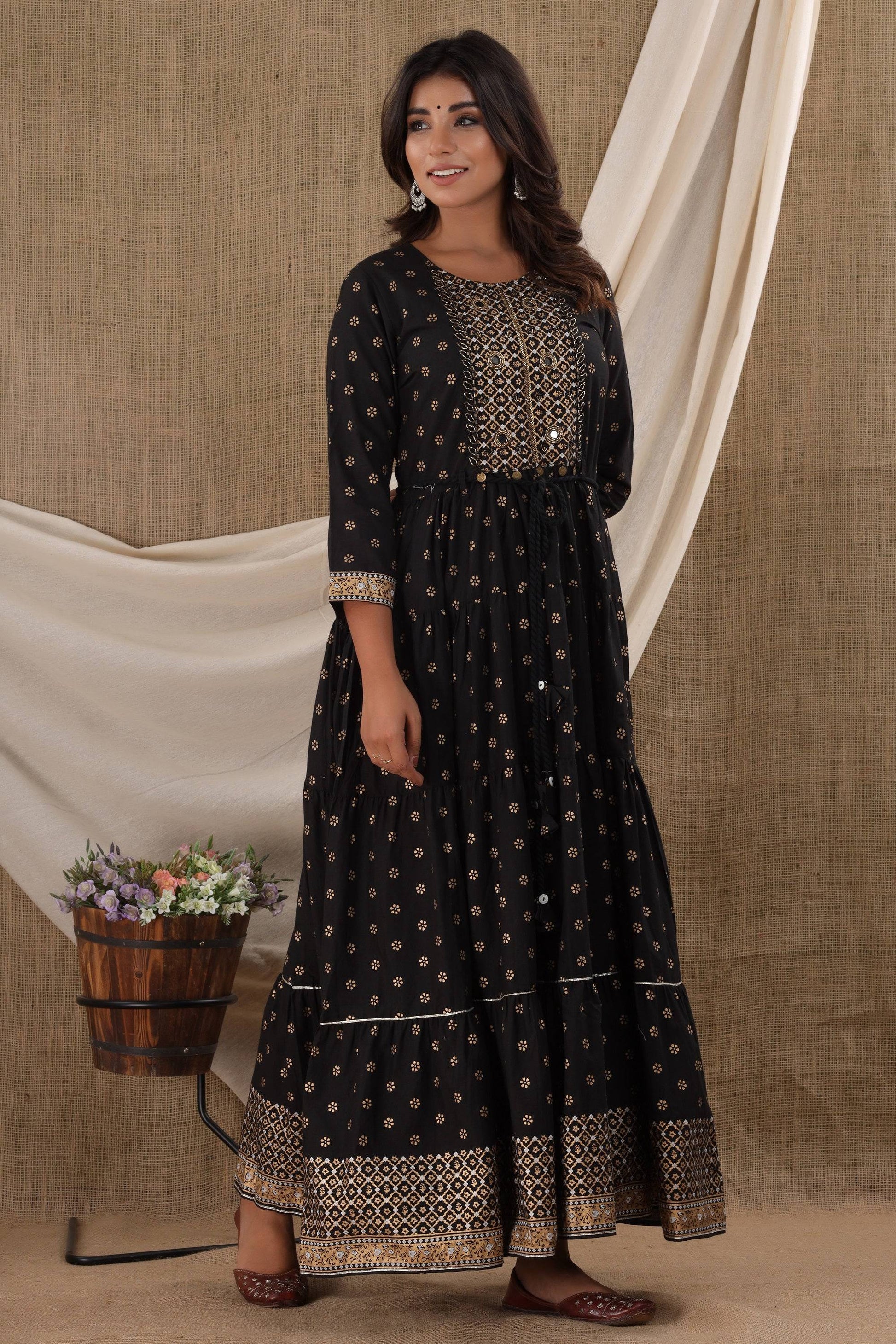 Kaajh Women's Black Mirror Embroidery Ethnic Kurta