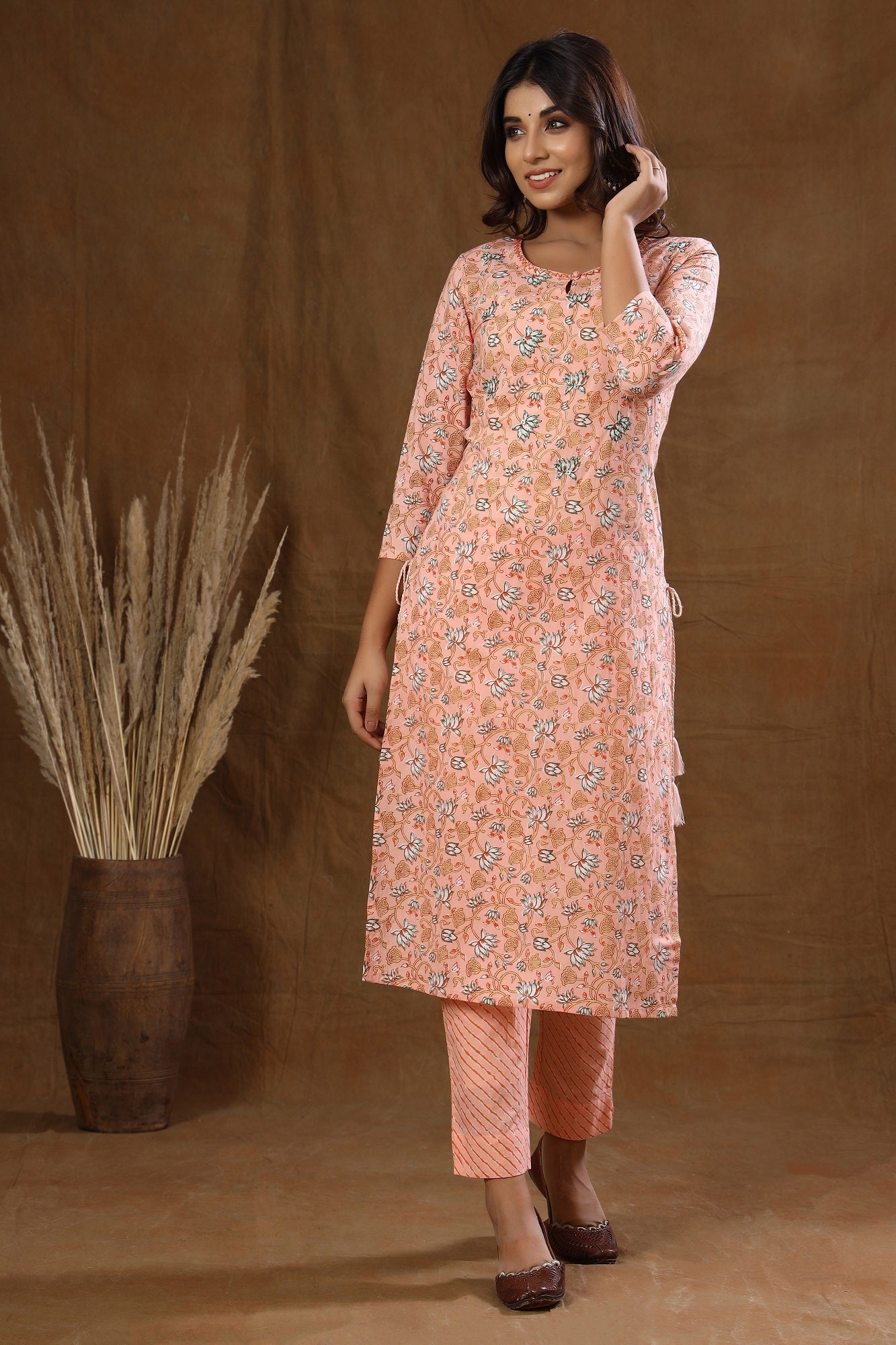 Kaajh Women's Pink Floral Print Beautiful Suit Set