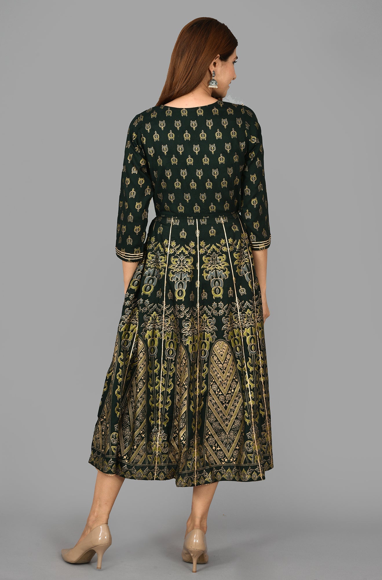 Kaajh Women's Green Gold Print Rayon Kurta