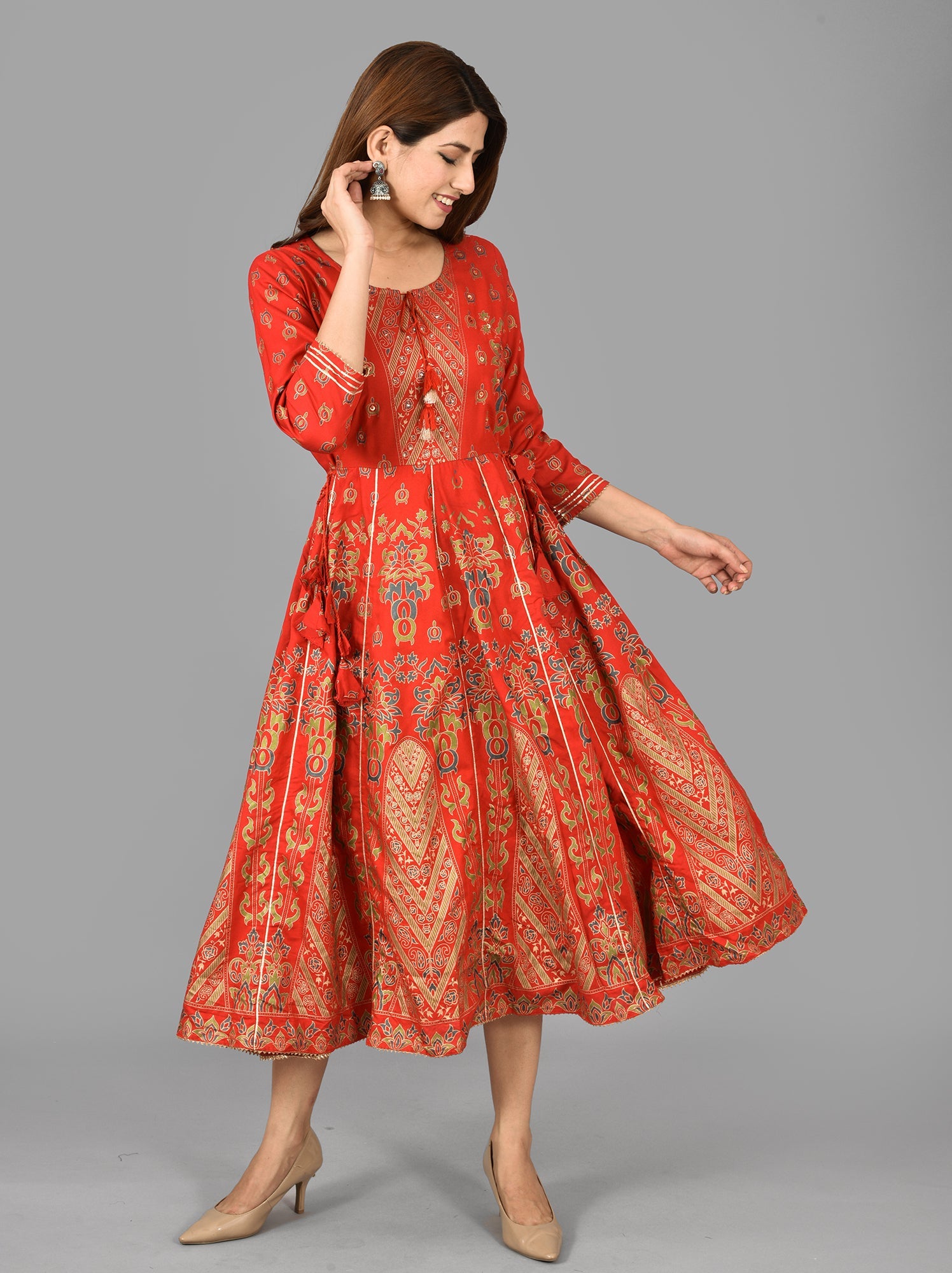 Kaajh Women's Red Gold Print Rayon Kurta