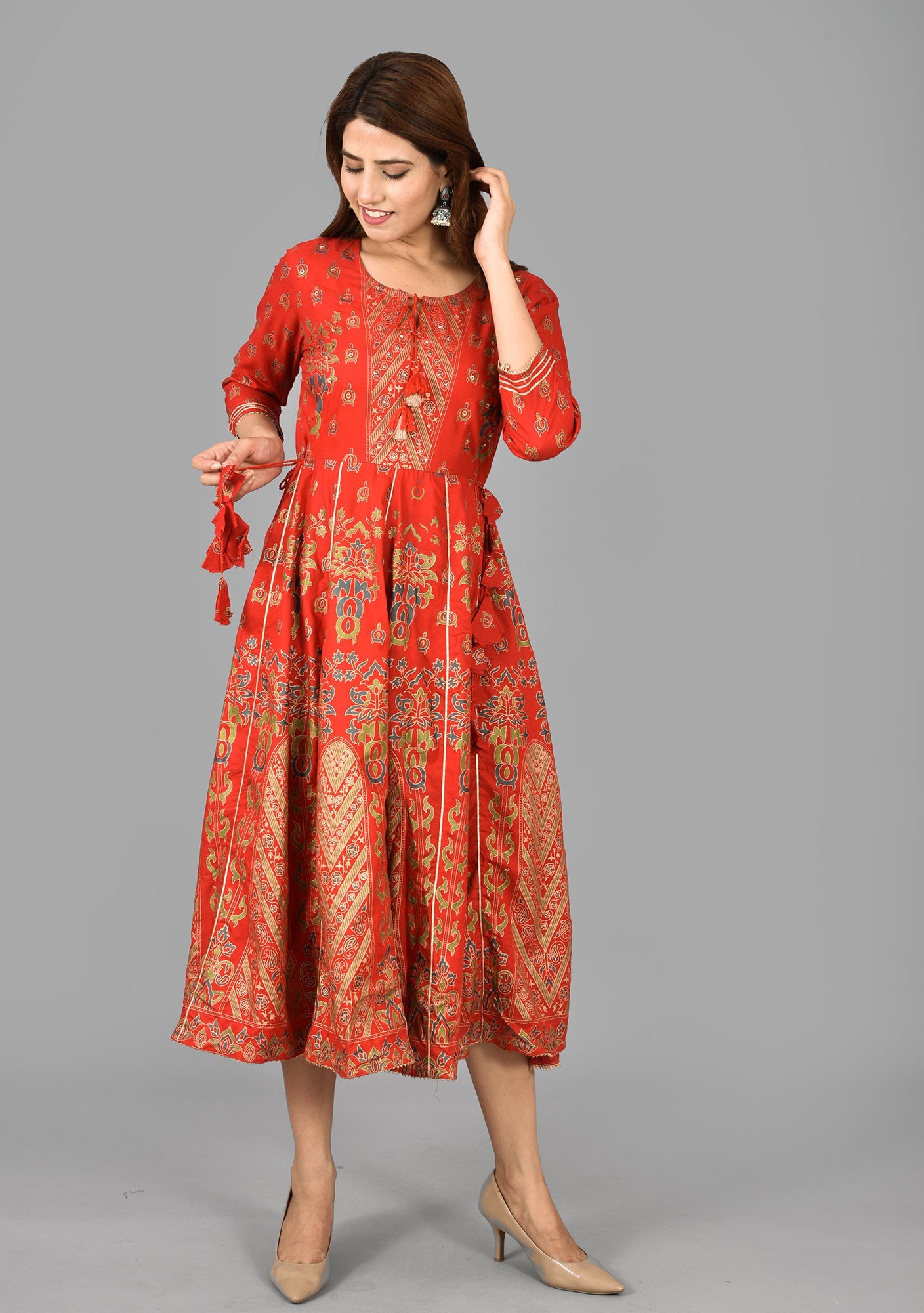Kaajh Women's Red Gold Print Rayon Kurta