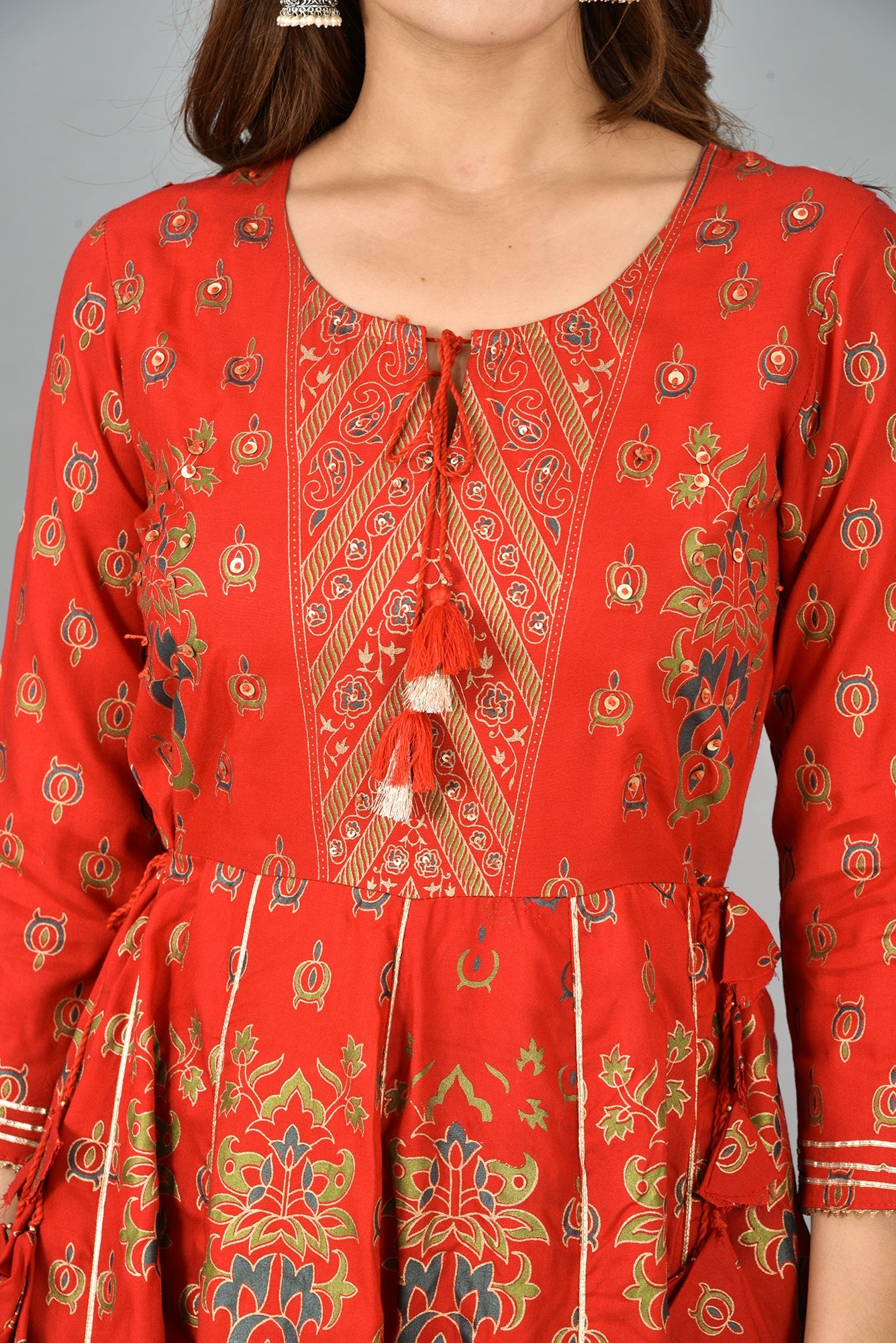 Kaajh Women's Red Gold Print Rayon Kurta