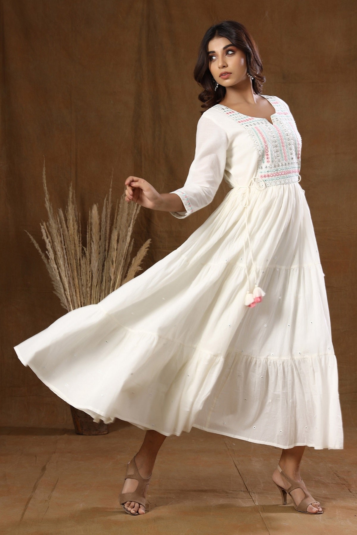 Kaajh Women's White Mirror Embellishment Anarkali Kurta