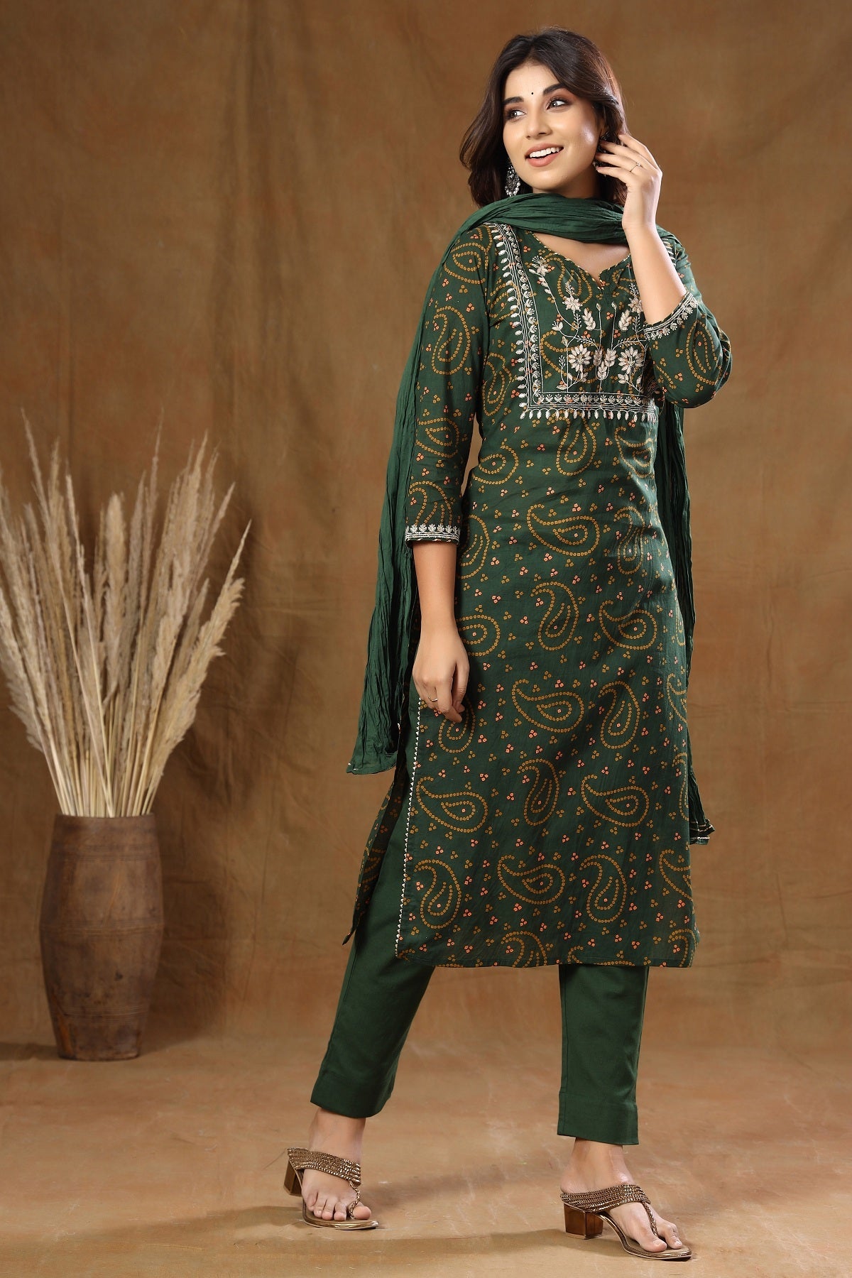 Kaajh Women's Green Bandhej Embroidery Suit Set