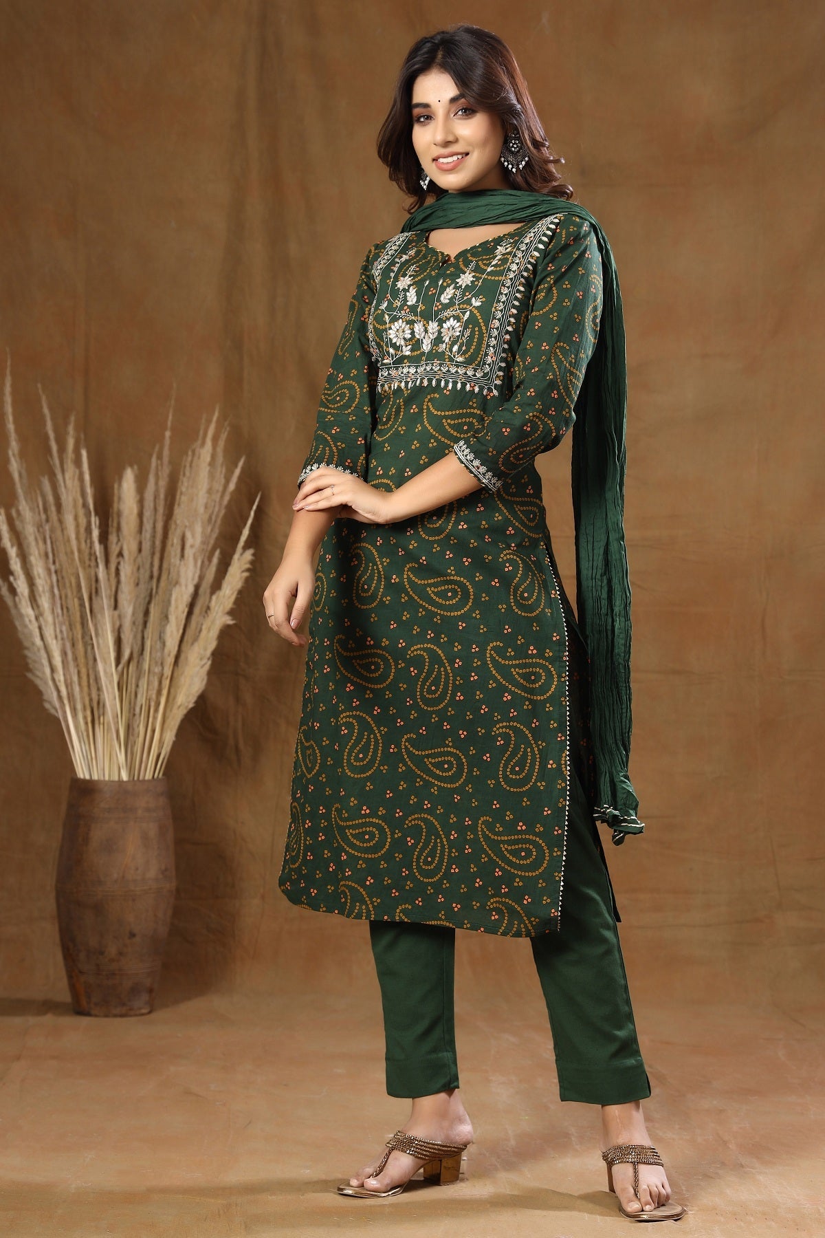 Kaajh Women's Green Bandhej Embroidery Suit Set