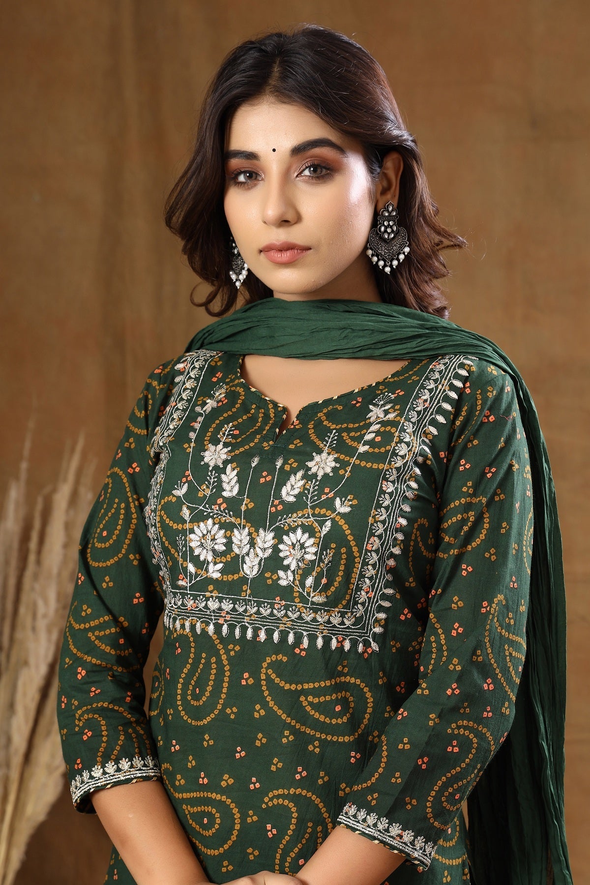 Kaajh Women's Green Bandhej Embroidery Suit Set