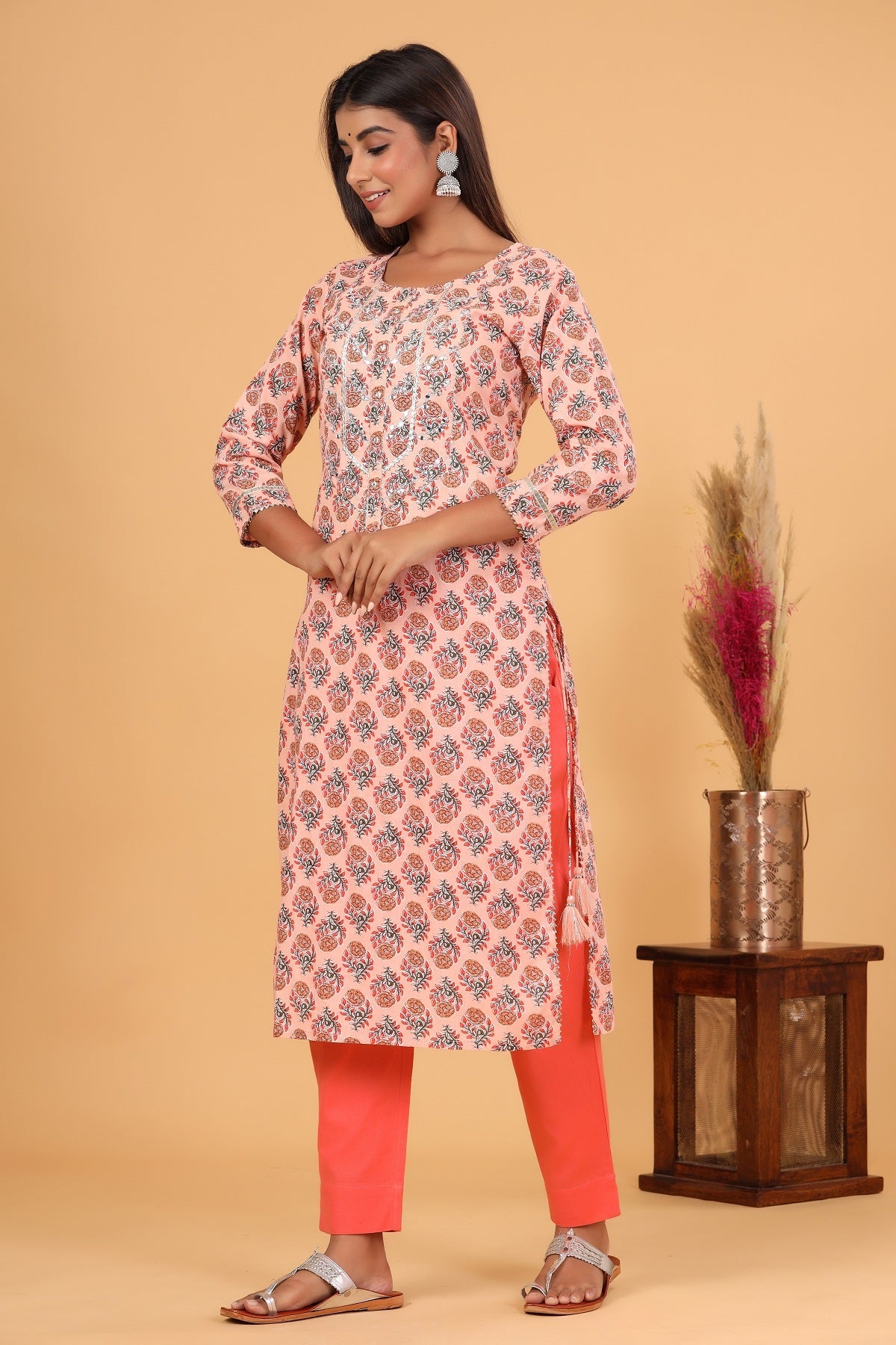 Kaajh Women's Peach Floral Printed Kurta Pant Set