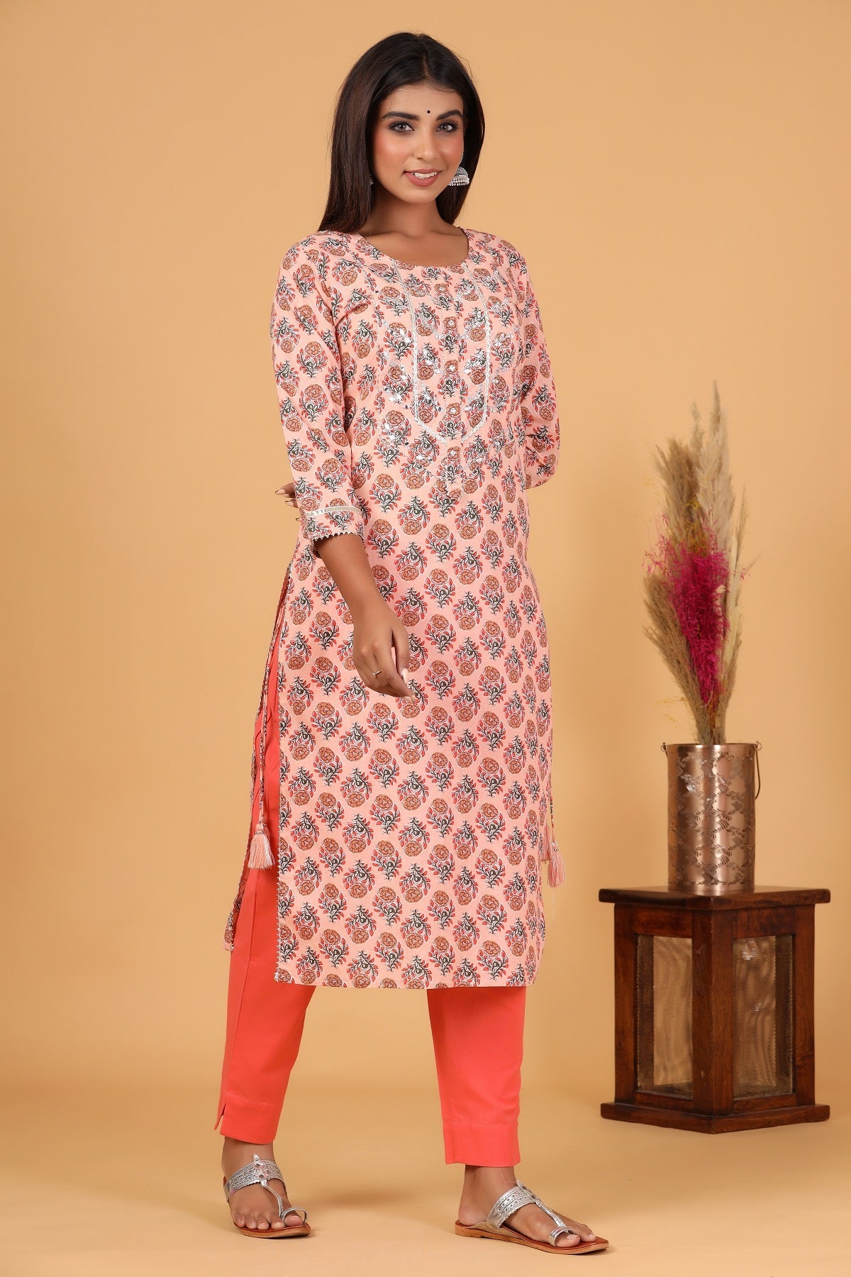 Kaajh Women's Peach Floral Printed Kurta Pant Set
