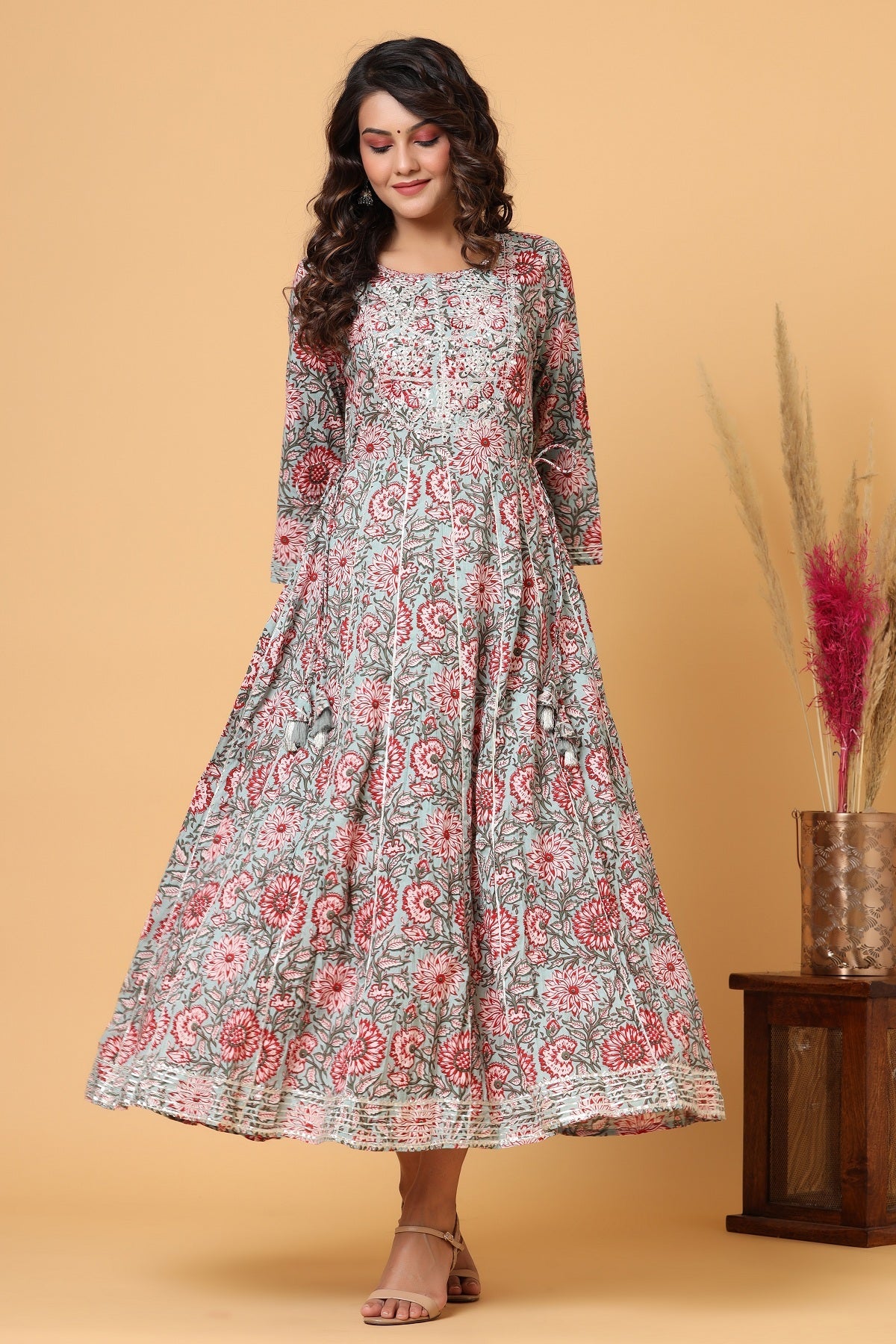 Kaajh Women's Green Red Floral Print Embroidery Anarkali Kurta