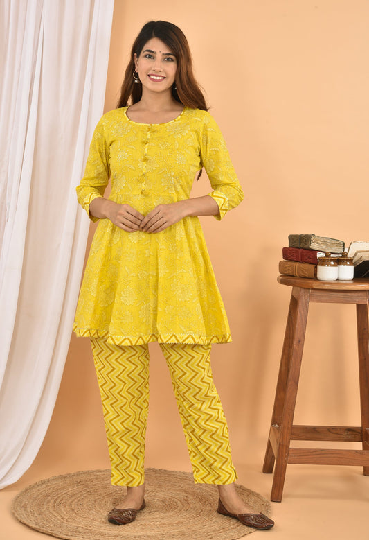 Kaajh Women's Yellow Floral Printed Mini Kurta Pant Set