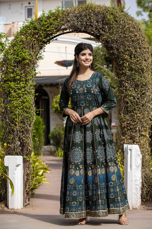Kaajh Women's Green Gold Printed Ethnic Gown