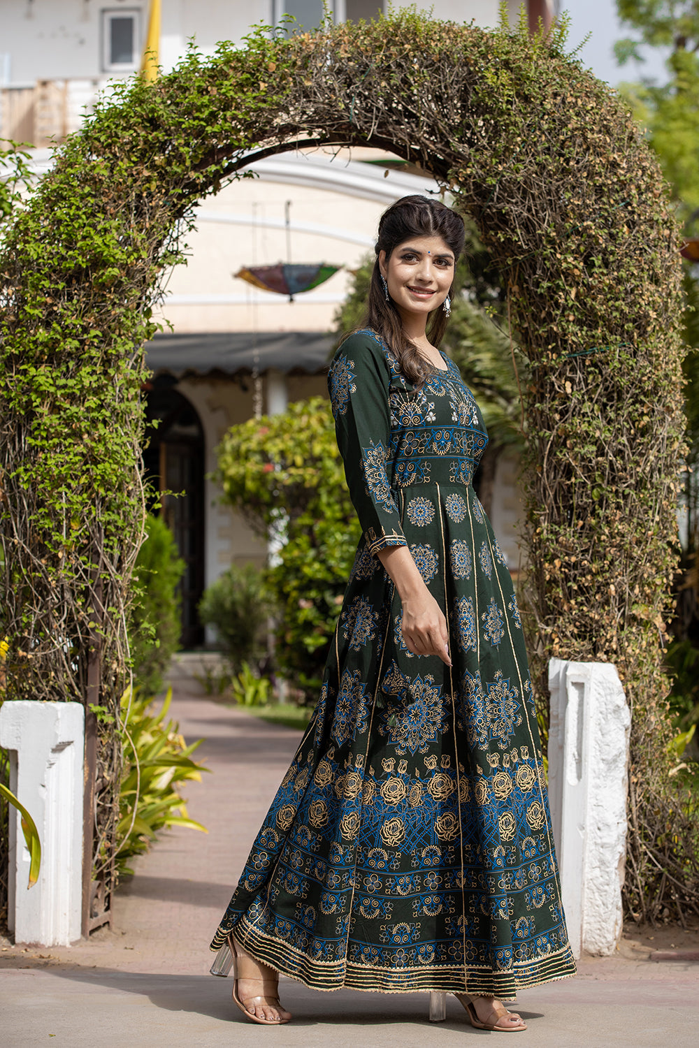 Kaajh Women's Green Gold Printed Ethnic Gown