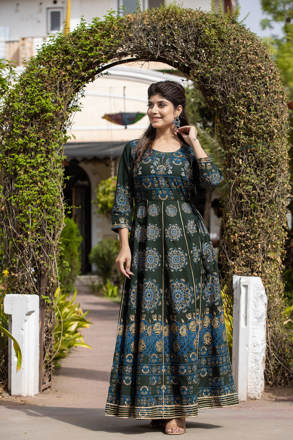 Kaajh Women's Green Gold Printed Ethnic Gown